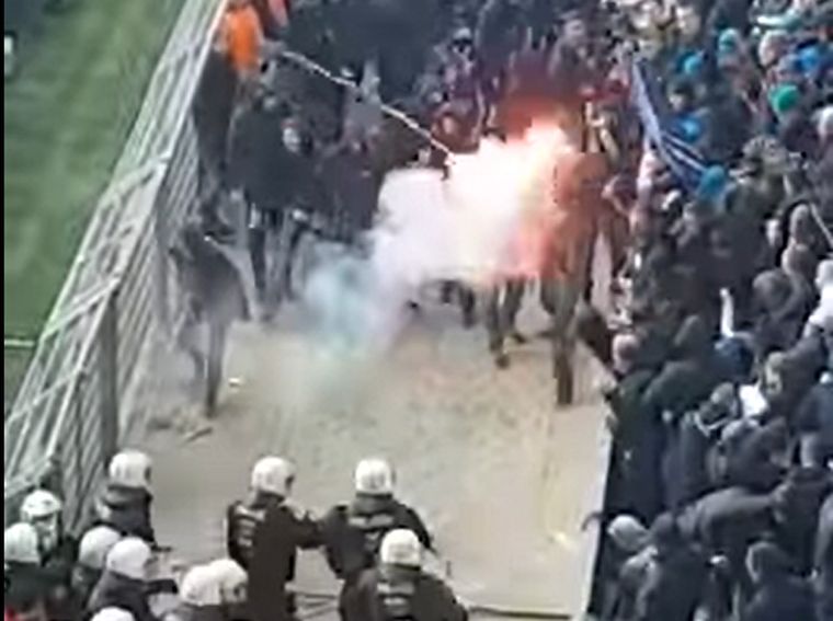 Rendőrökre támadtak a Dortmund stadionjában a Hertha huligánjai