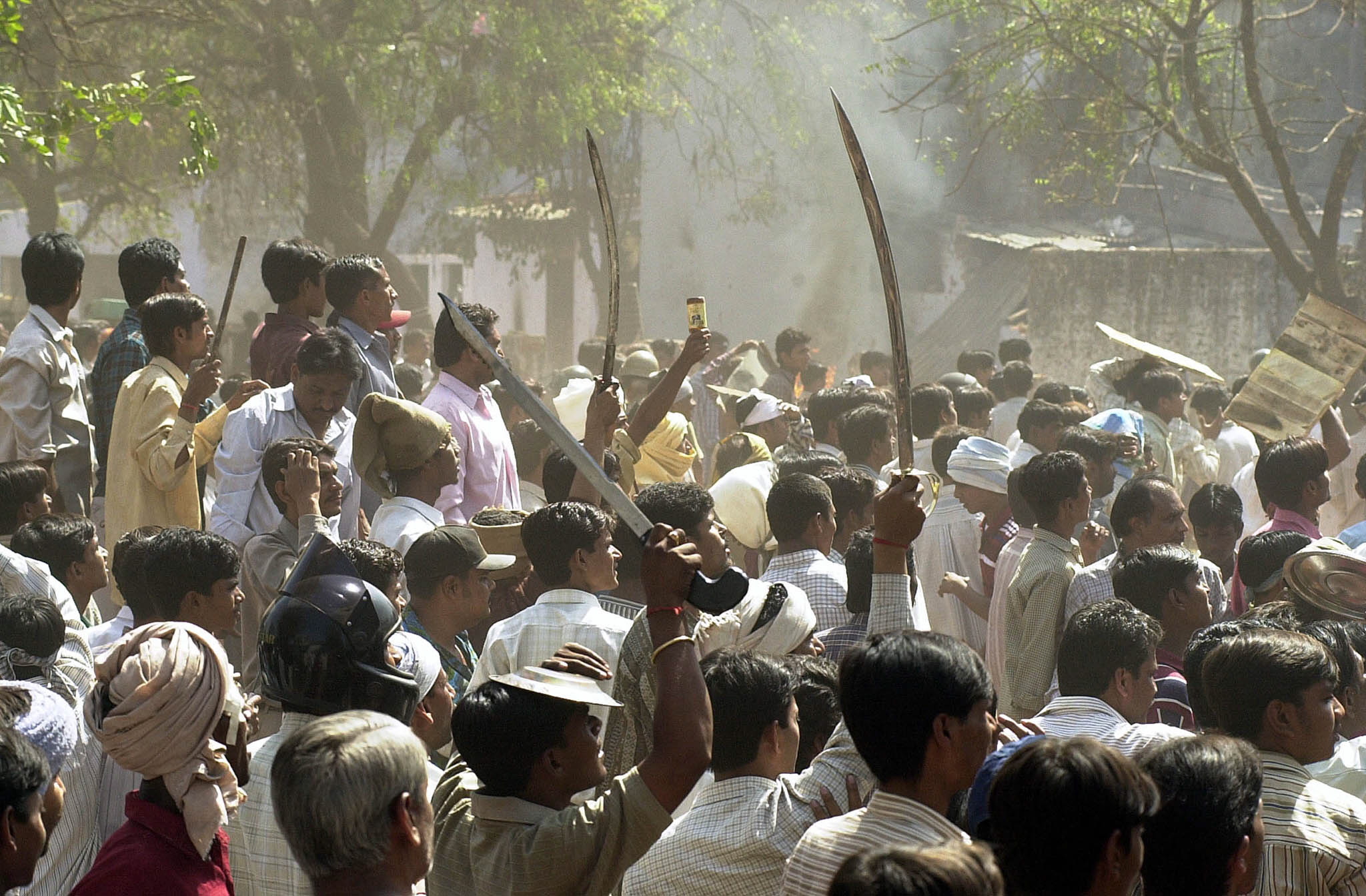 Hinduk indulnak muzulmánok ellen Gujaratban 2002 március 1-én