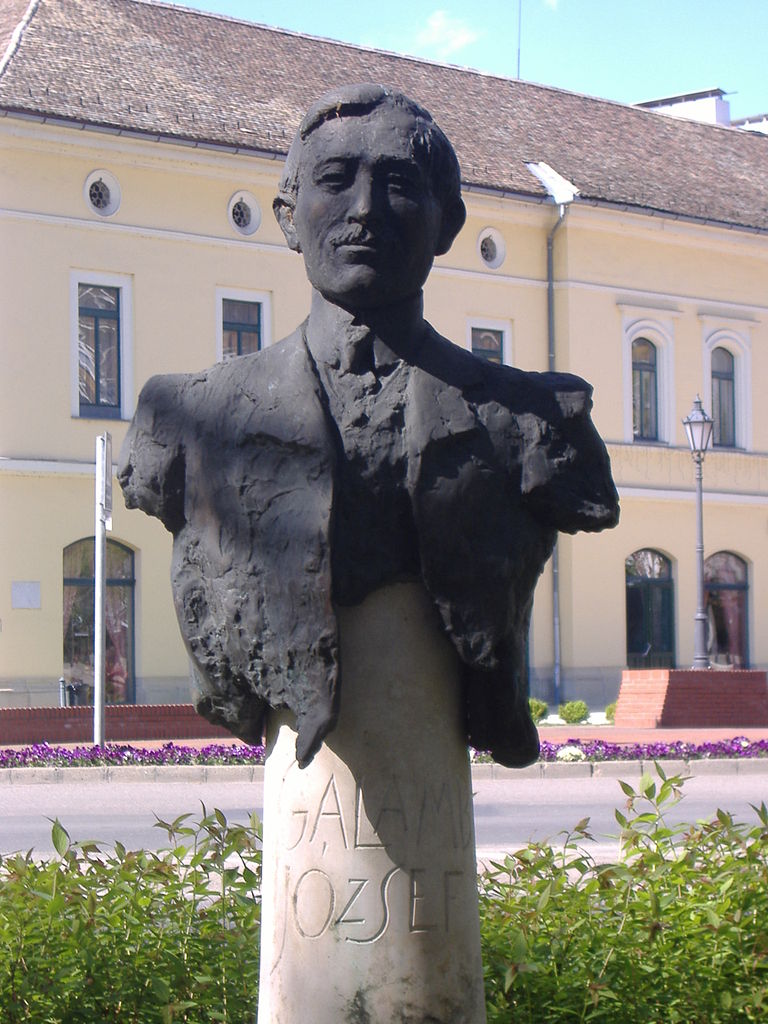 Galamb József mellszobra 2001 óta áll a makói Széchenyi téren