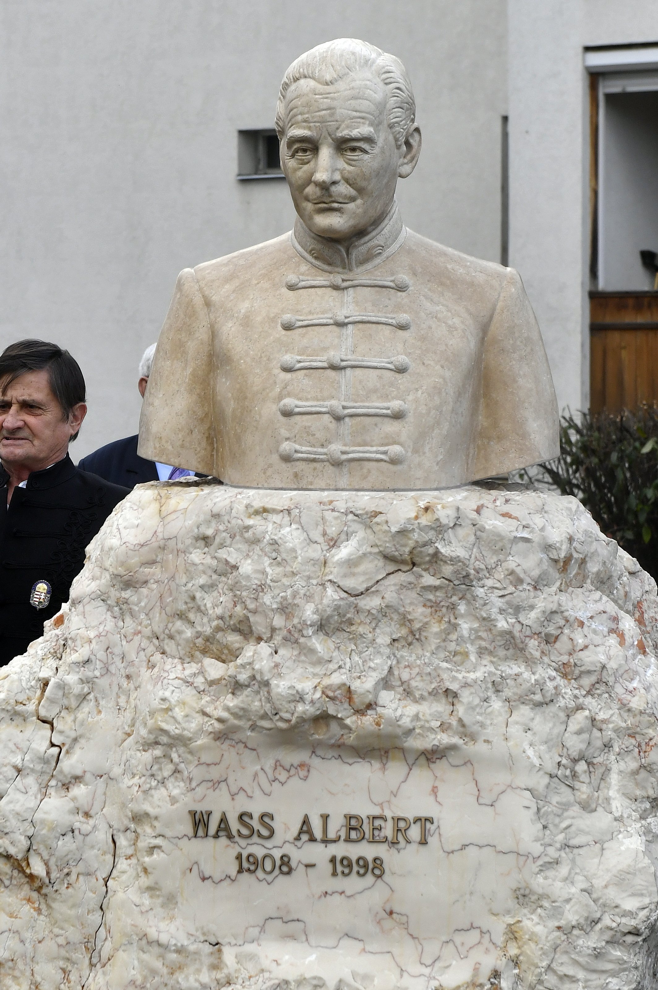 Wass Albert leleplezett mellszobra Aszódon 2018. november 3-án, az erdélyi magyar író és költő születése 110. évfordulójának évében.