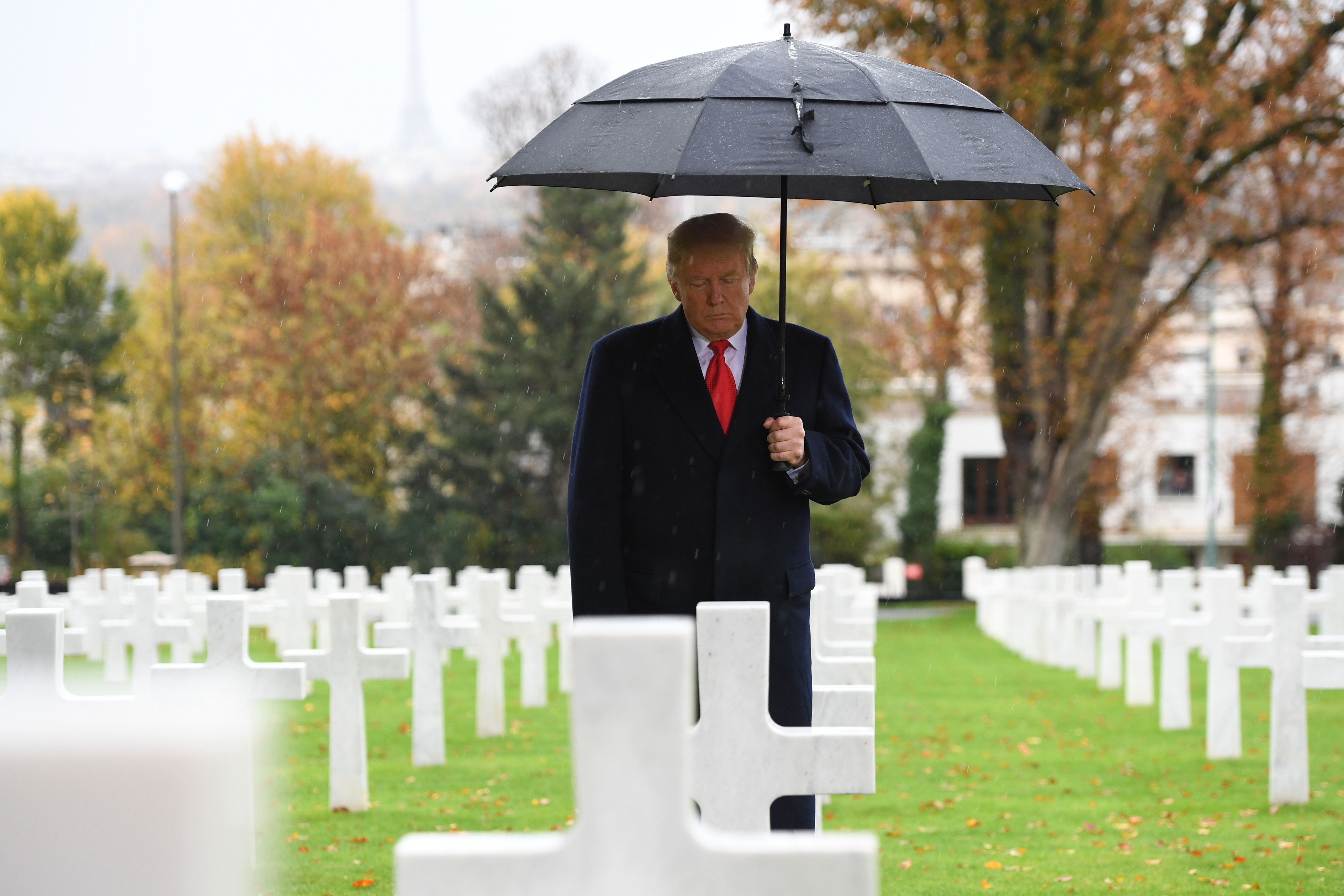Donald Trump a  Suresnes Amerikai Katonai Temetőben, Párizs közelében