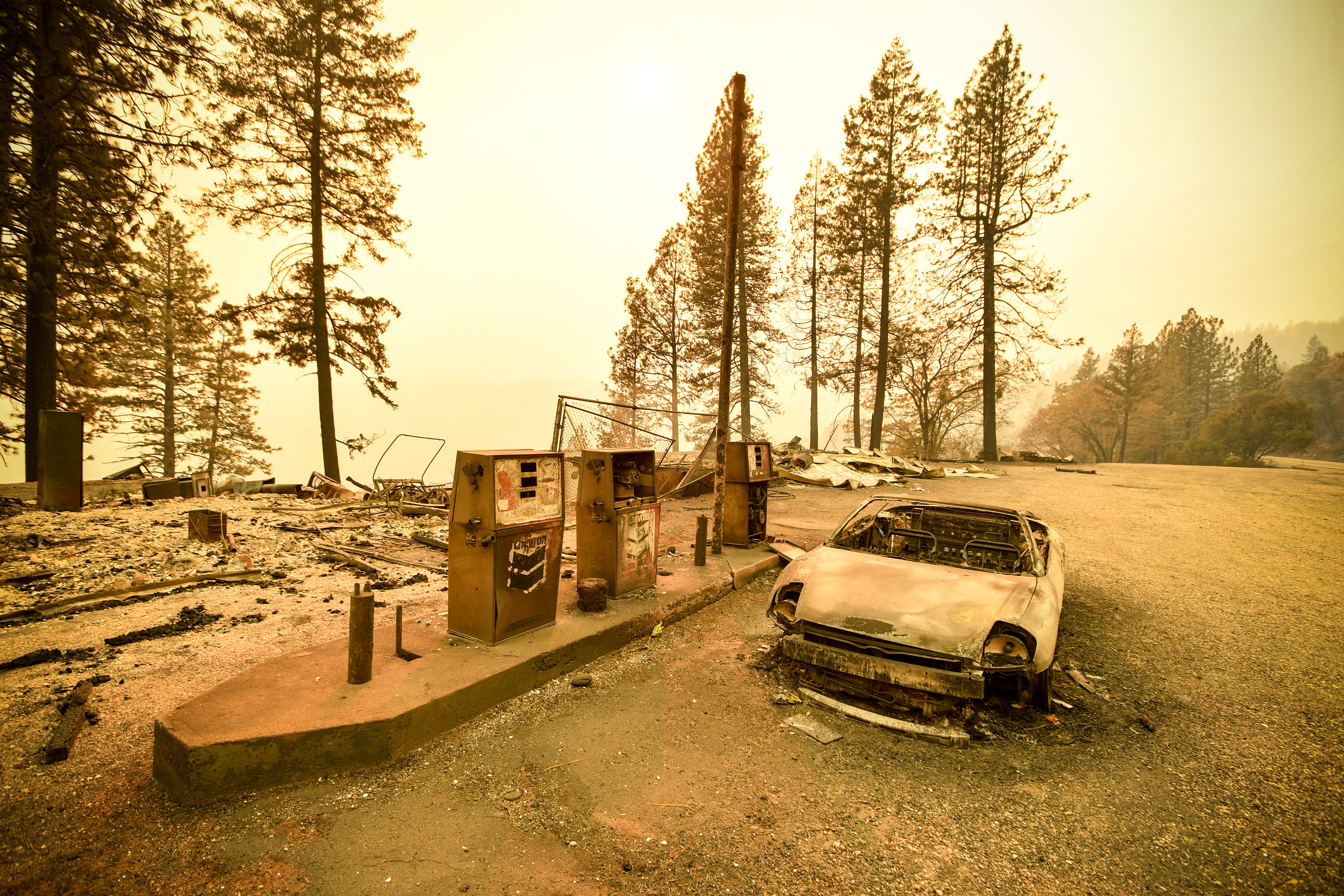 Kalifornia történetének legpusztítóbb tűzvésze tombol