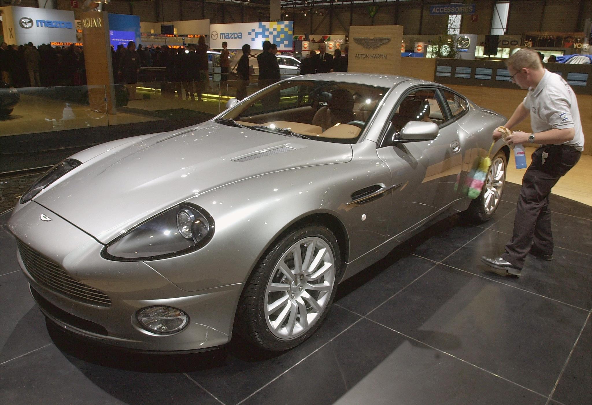 A magyar nagykövetség Aston Martinján csodálkozik az osztrák bulvársajtó