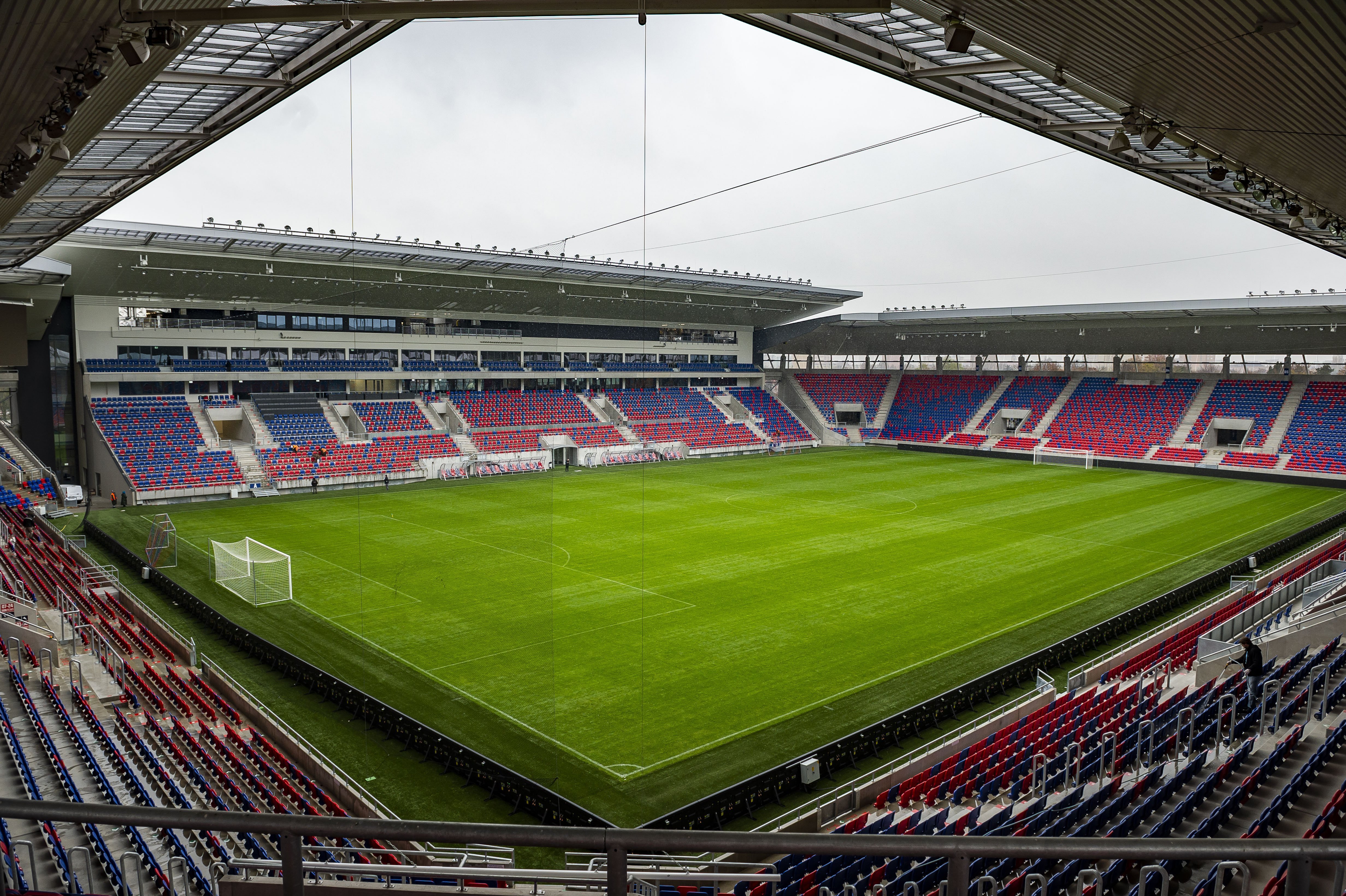 Végre felavatnak egy új stadiont Magyarországon
