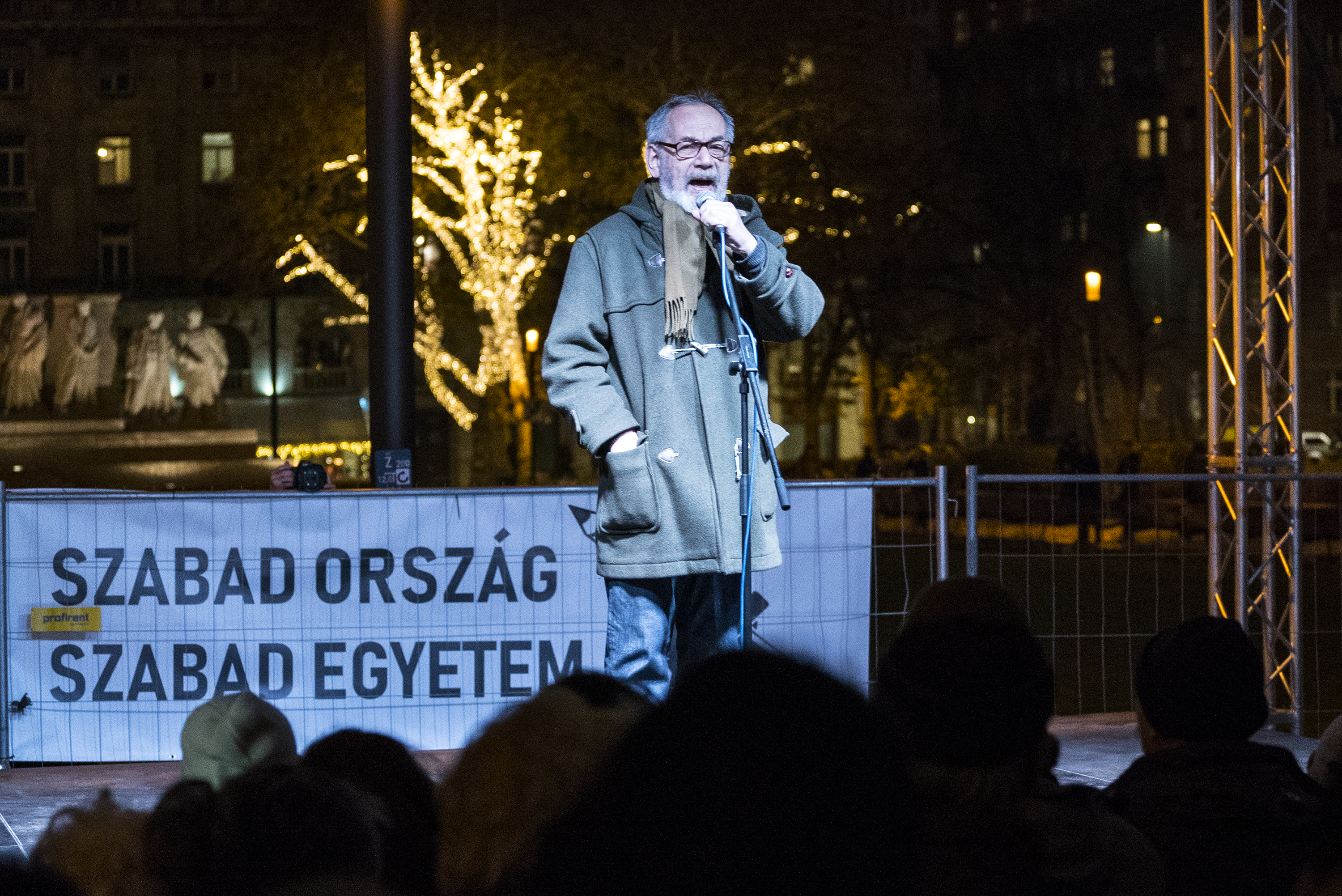 TGM a CEU elüldözése elleni tüntetésen 2018 novemberében