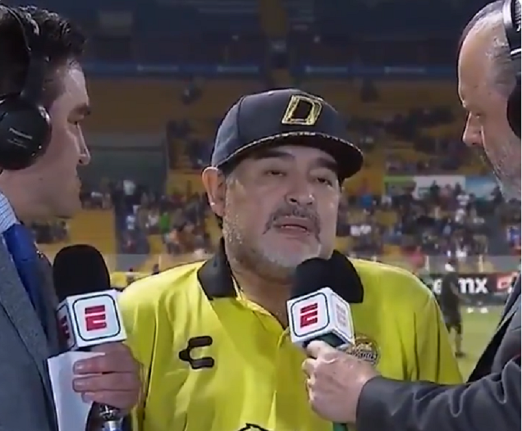 Riporterek, alanyok, haza lehet menni, Diego Maradona ugyanis olyan interjút adott, hogy többet nincs is értelme adni