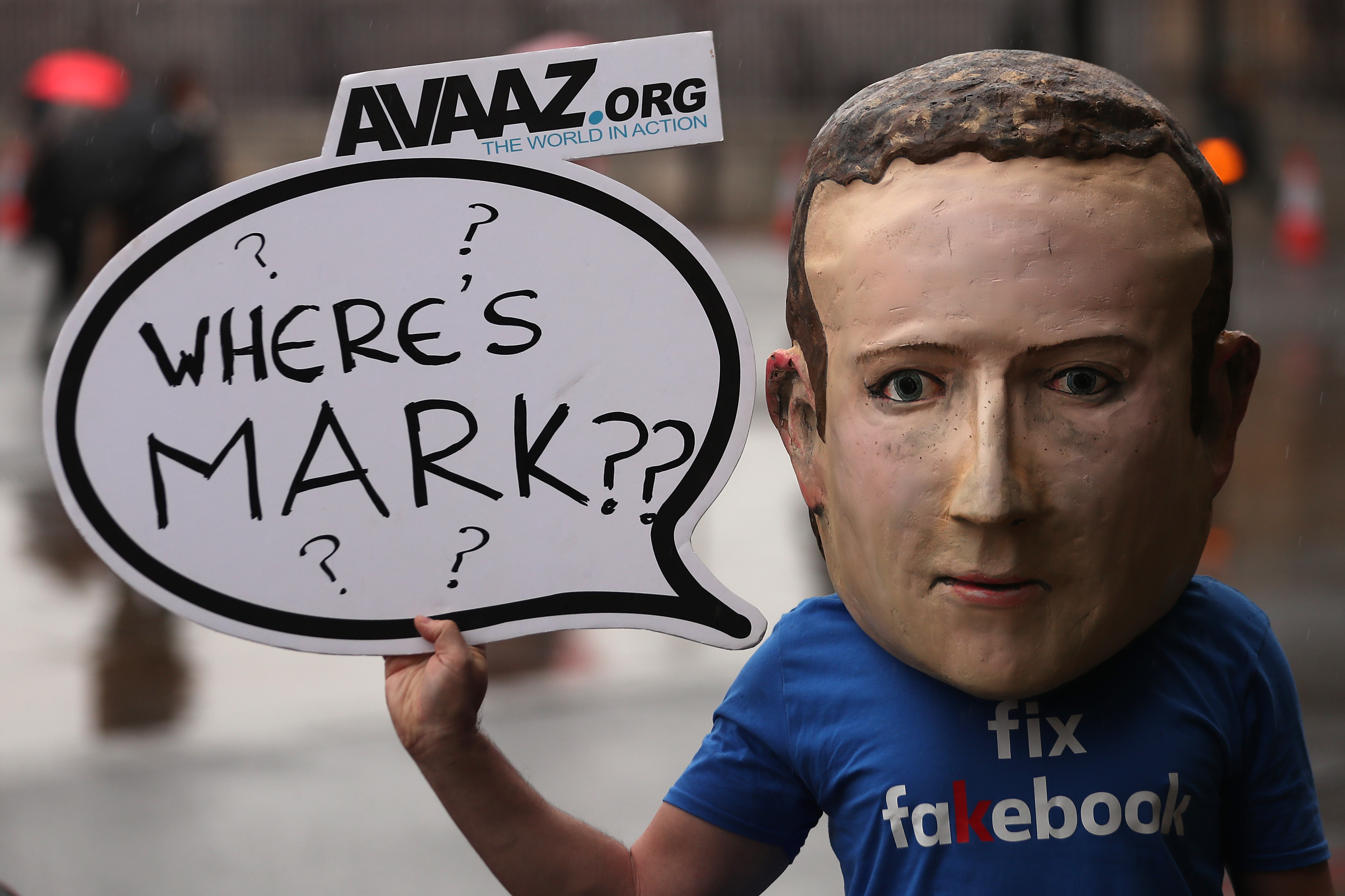 Brüsszel havi jelentést kér az orosz trollok aktivitásáról a Facebooktól és a Google-től az EP-választás előtt
