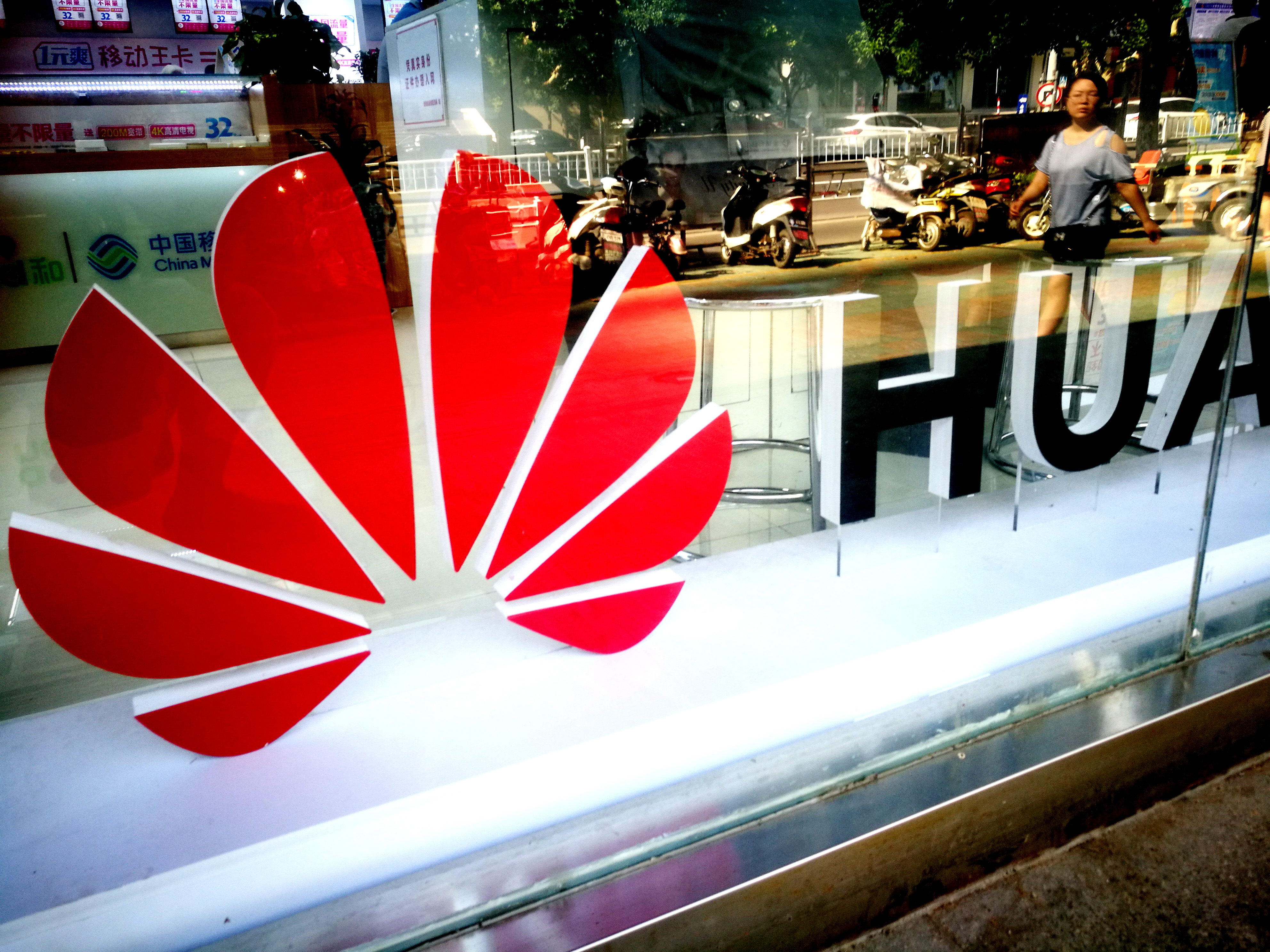 Az amerikaiak megszakíthatják a hírszerzési együttműködést a Huaweivel szerződő országokkal