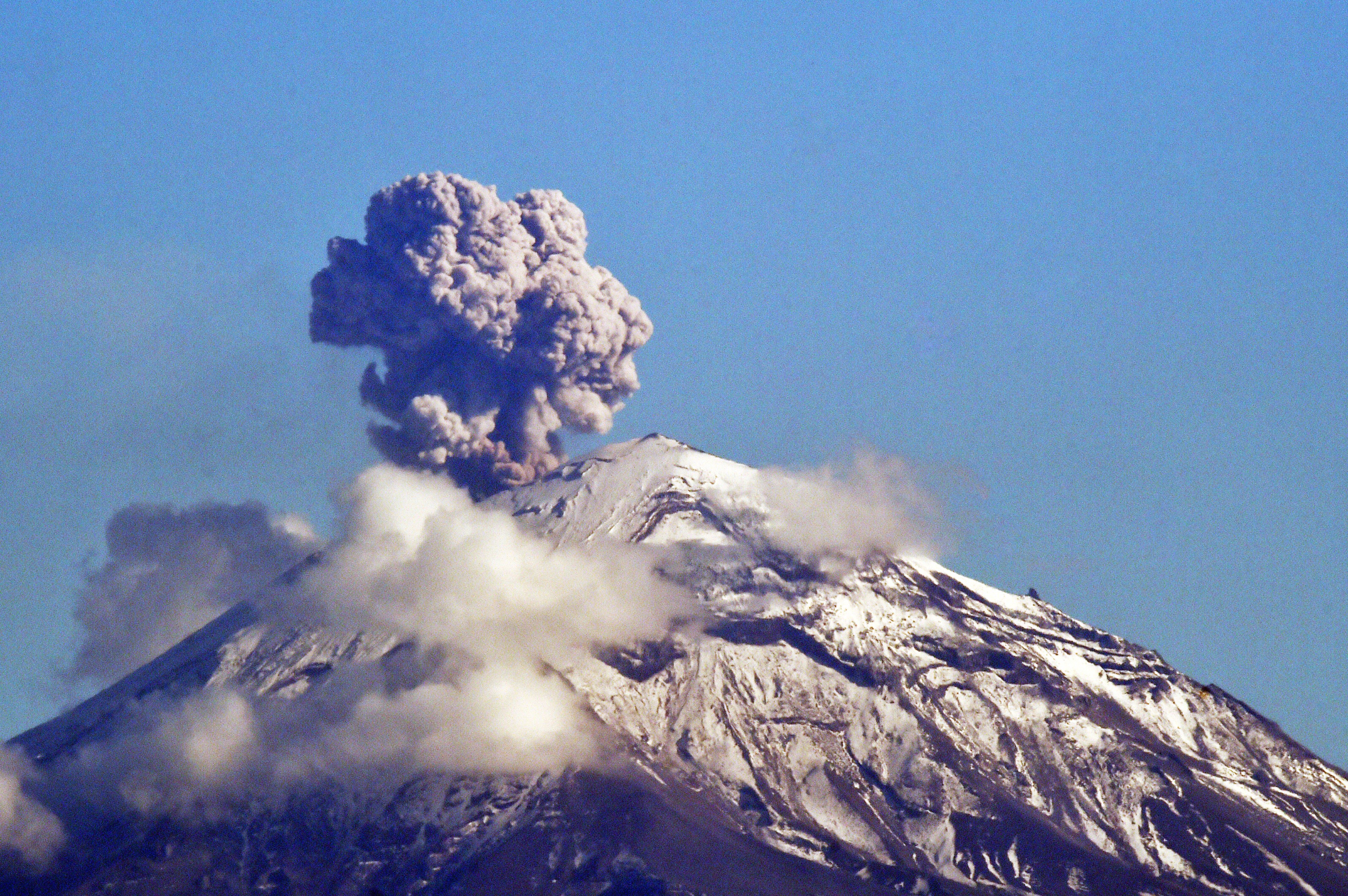 Egyre aktívabb a mexikói Popocatépetl vulkán