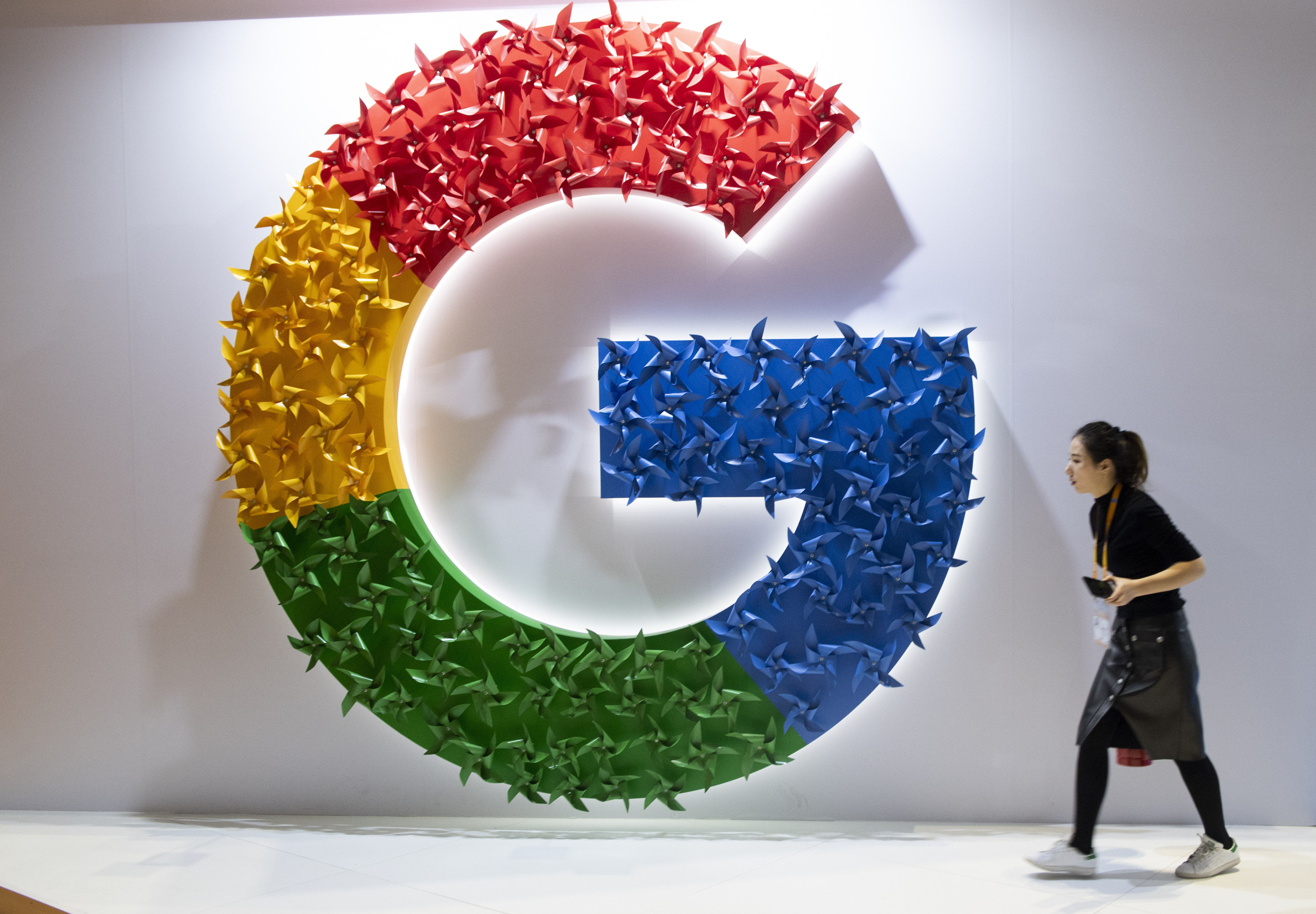 Egy súlyos biztonsági hiba miatt a tervezettnél hamarabb bezárják a Google+-t