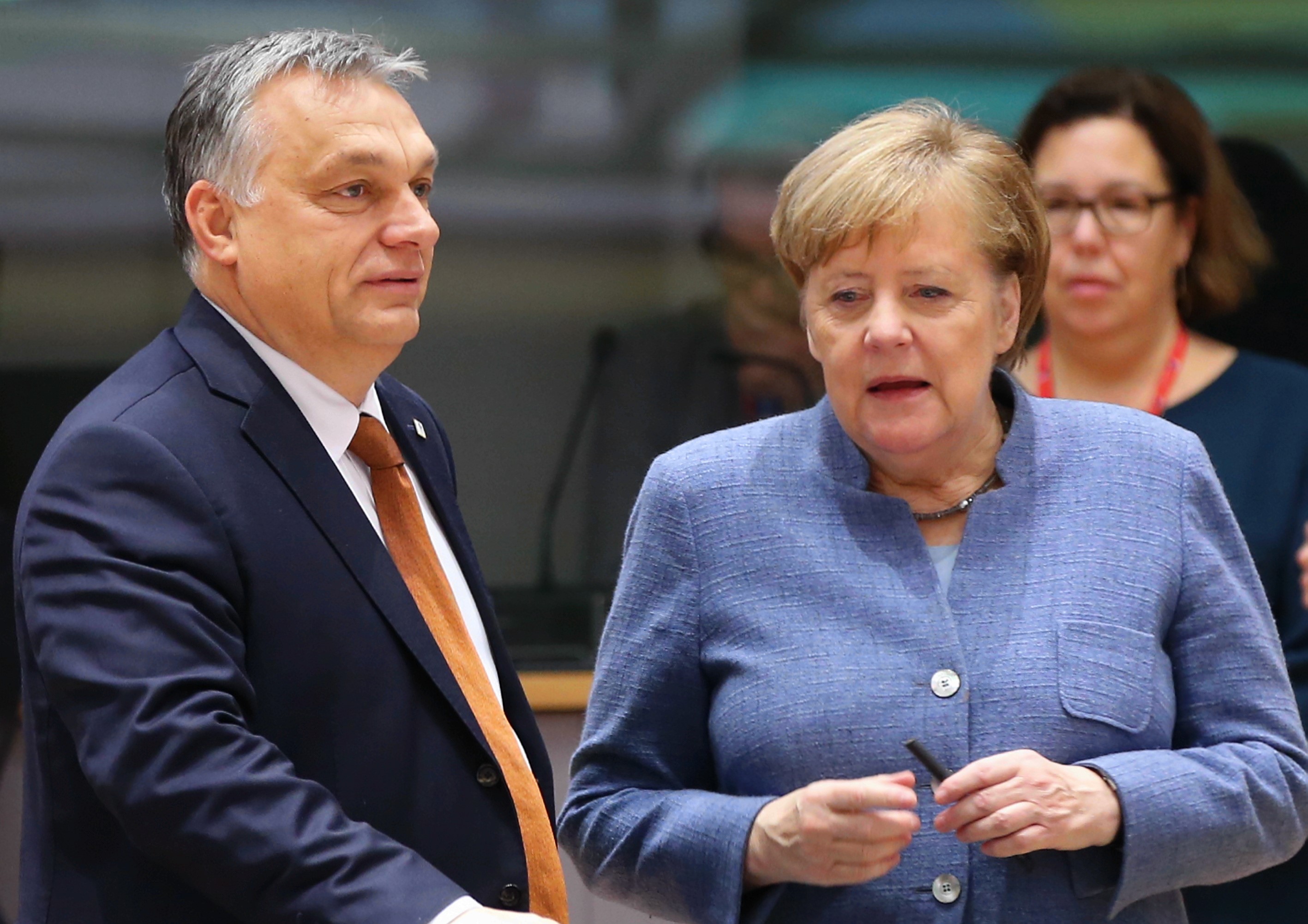 Merkel berágott a magyar kormány Brüsszel-ellenes kampányára