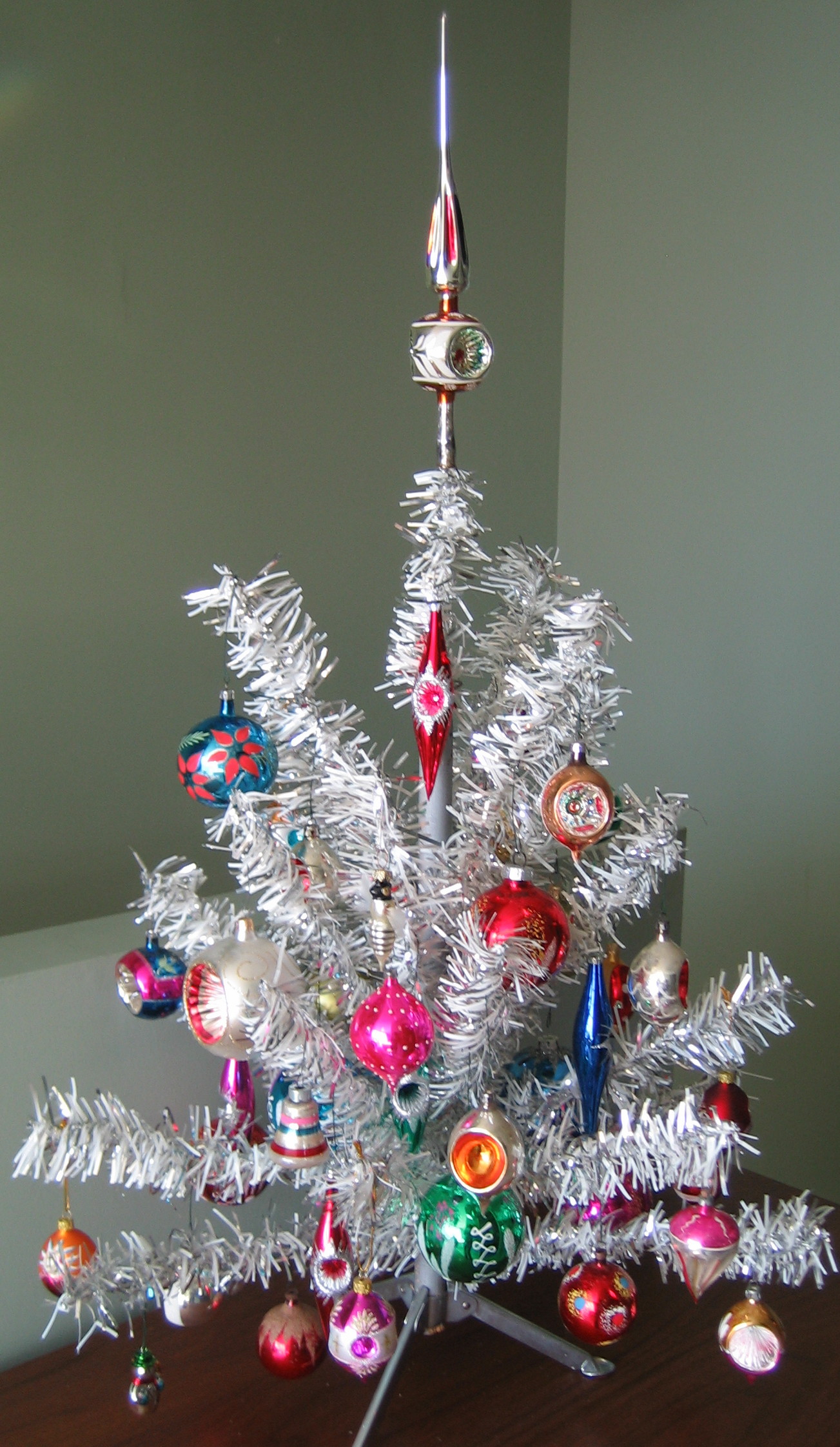 Alumínium karácsonyfa az 1950-es évekből