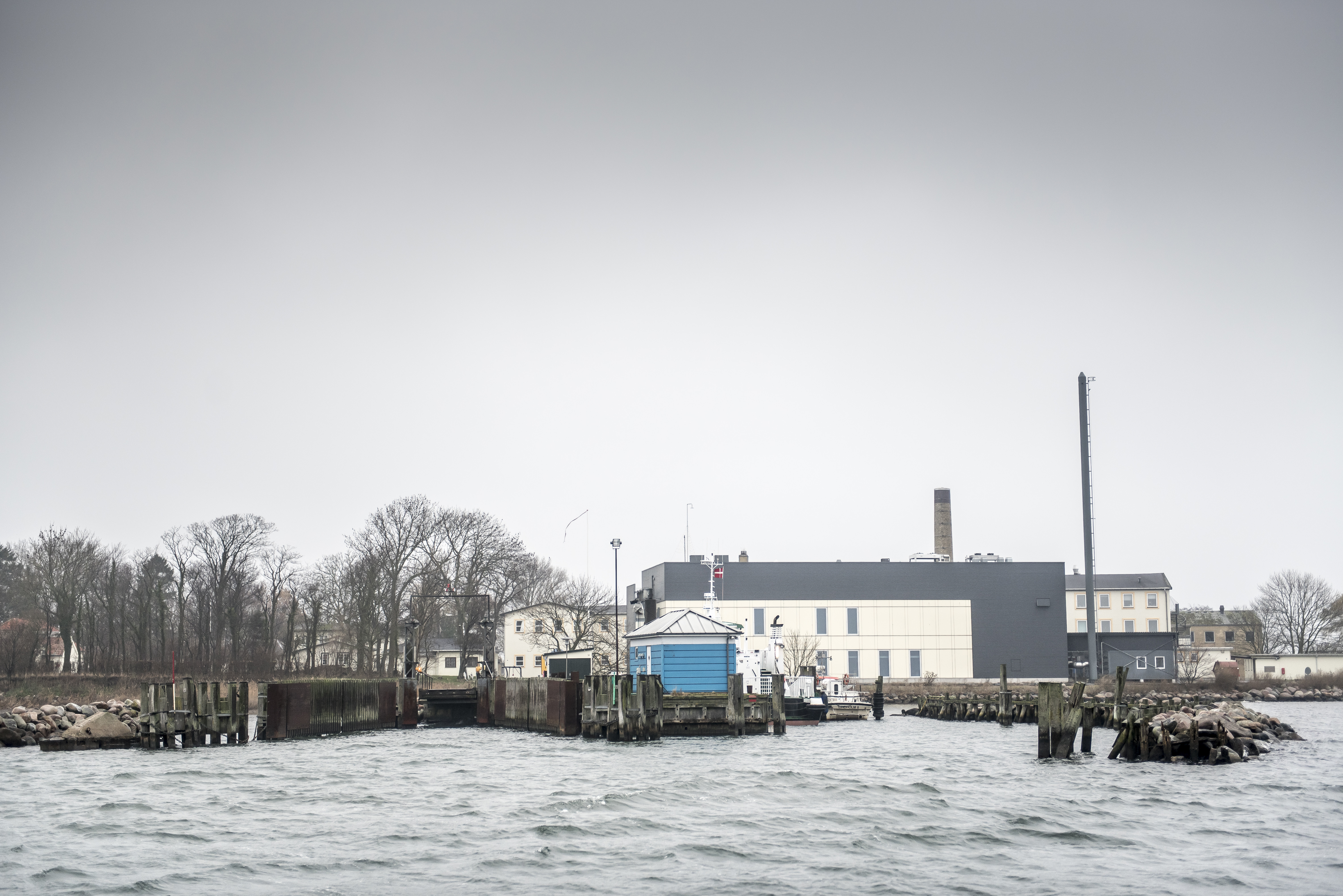 A dán kormány tényleg egy apró szigetre költözteti a bűncselekményt elkövető bevándorlókat