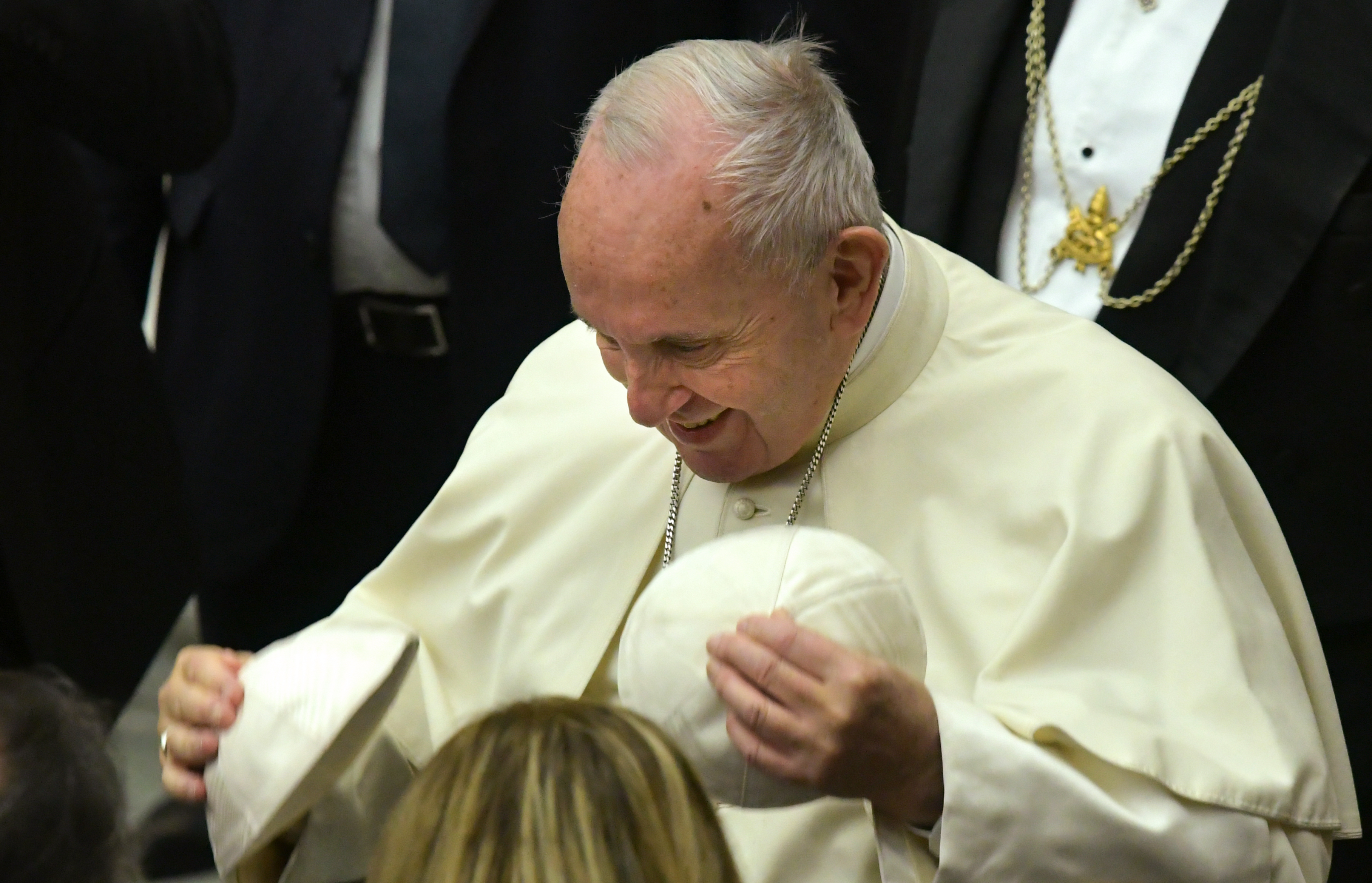 Ferenc pápa szerint értelmetlen és felelőtlen dolog fenyegetésnek tekinteni a migránsokat
