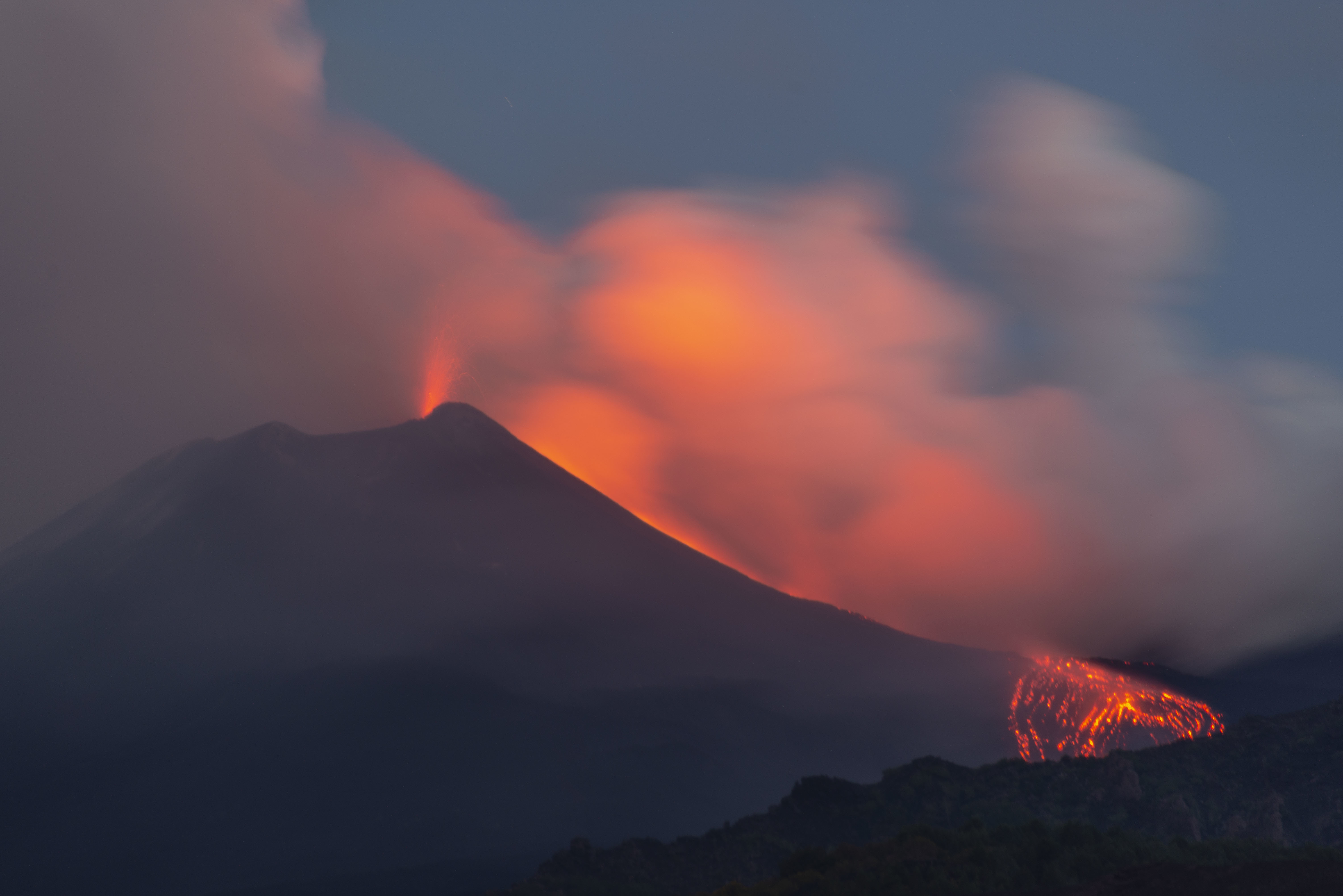 Mocorogni kezdett az Etna