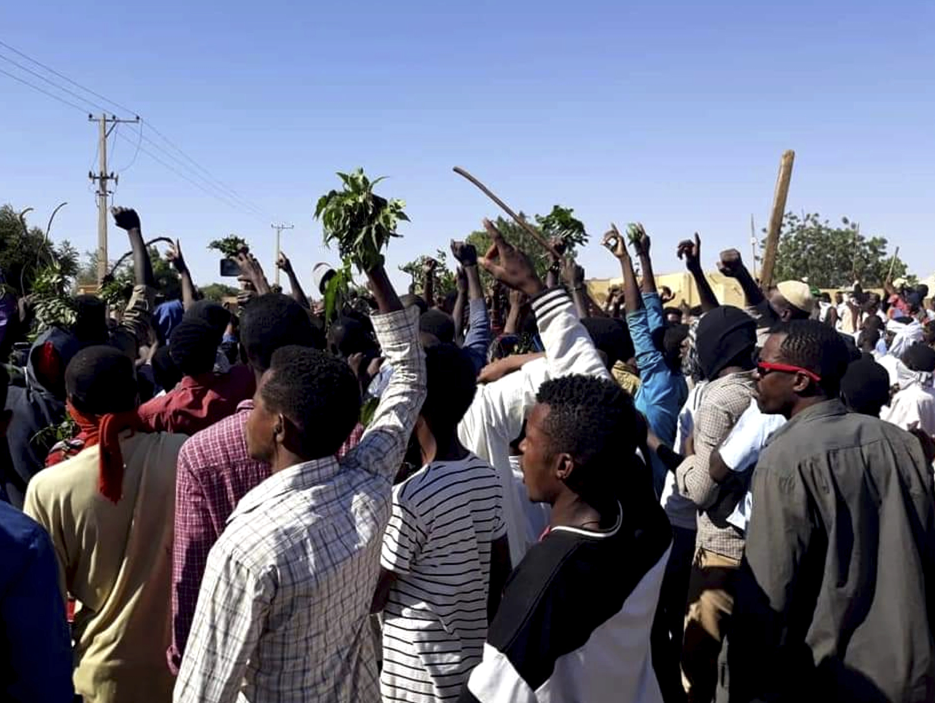 Rászóltak a szudáni vezetésre, hogy nem kellene éles lőszert használni a tüntetők ellen