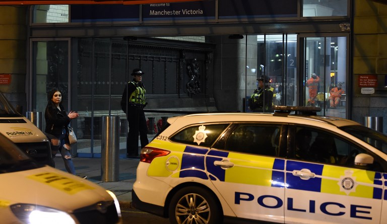 Késsel sebesített meg három embert egy Allahot kiáltó támadó Manchesterben