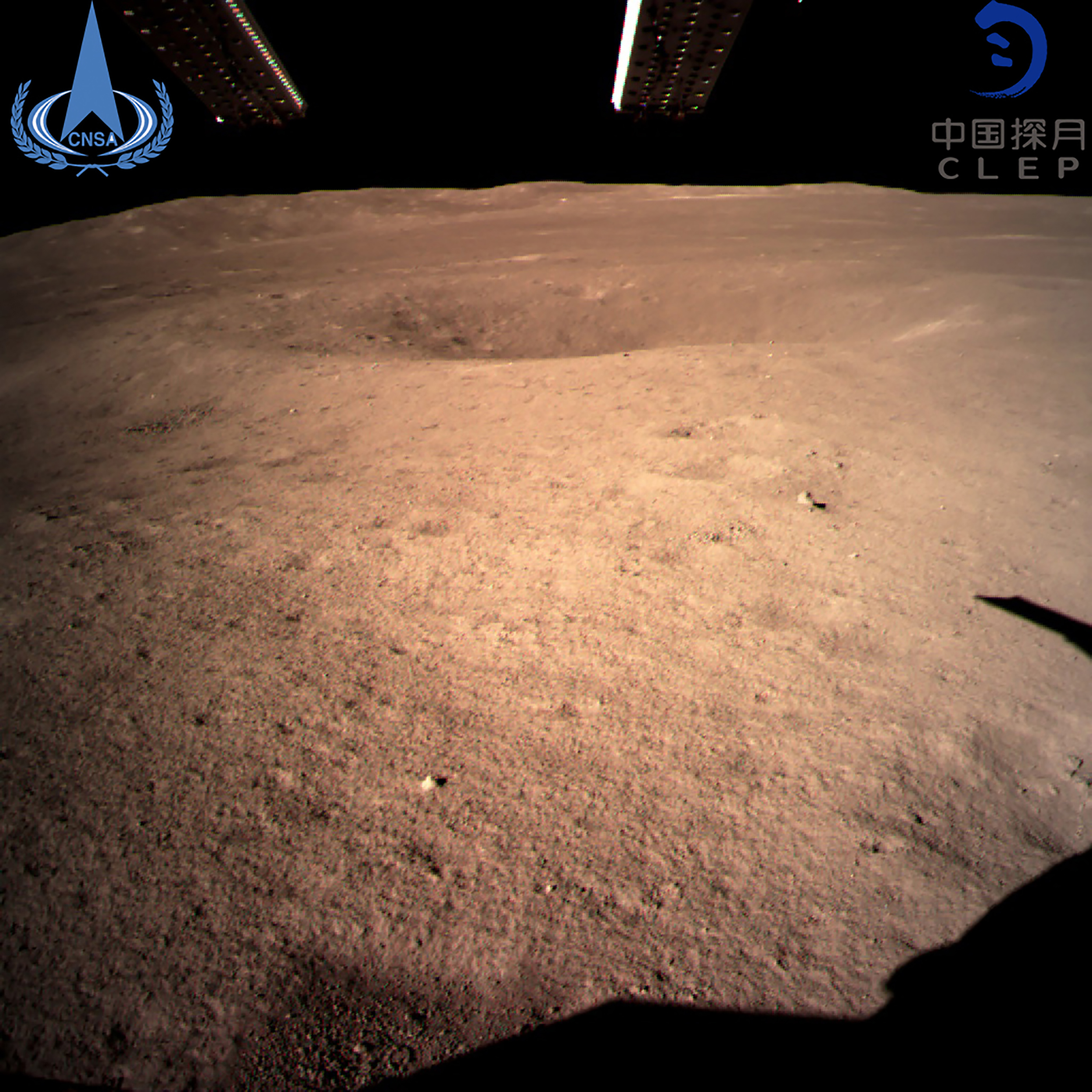 Sikerült a kínai űrbravúr, megjöttek az első képek a Hold sötét oldaláról