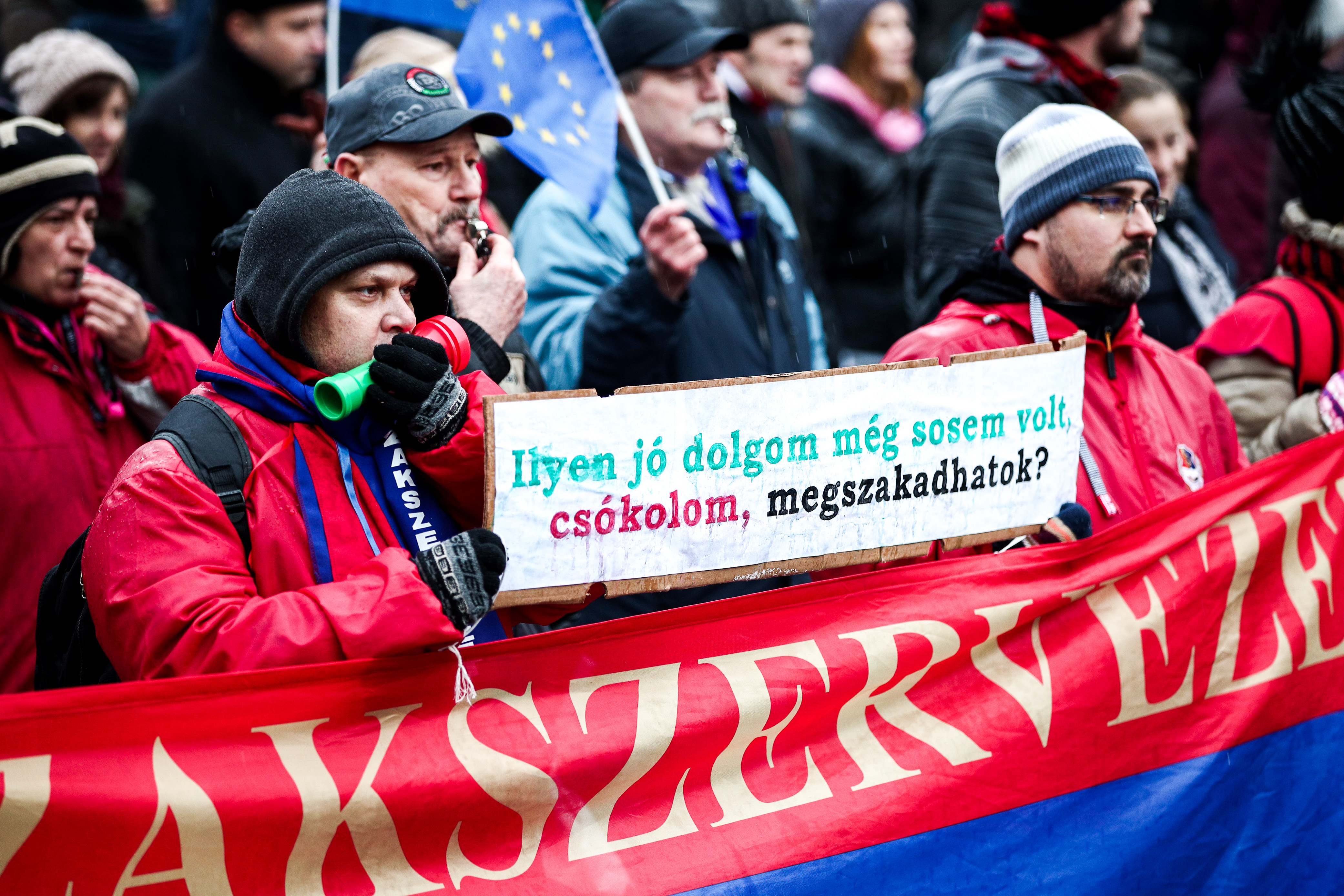 Európai Szakszervezeti Szövetség: Magyarországon védelem nélkül hagyják a munkavállalókat
