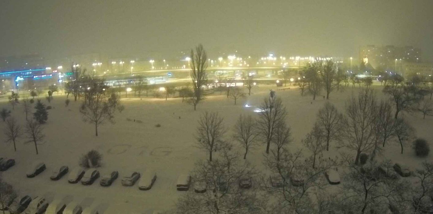 Budapestet is elérte a hóháború, a Flórián téren virít az O1G