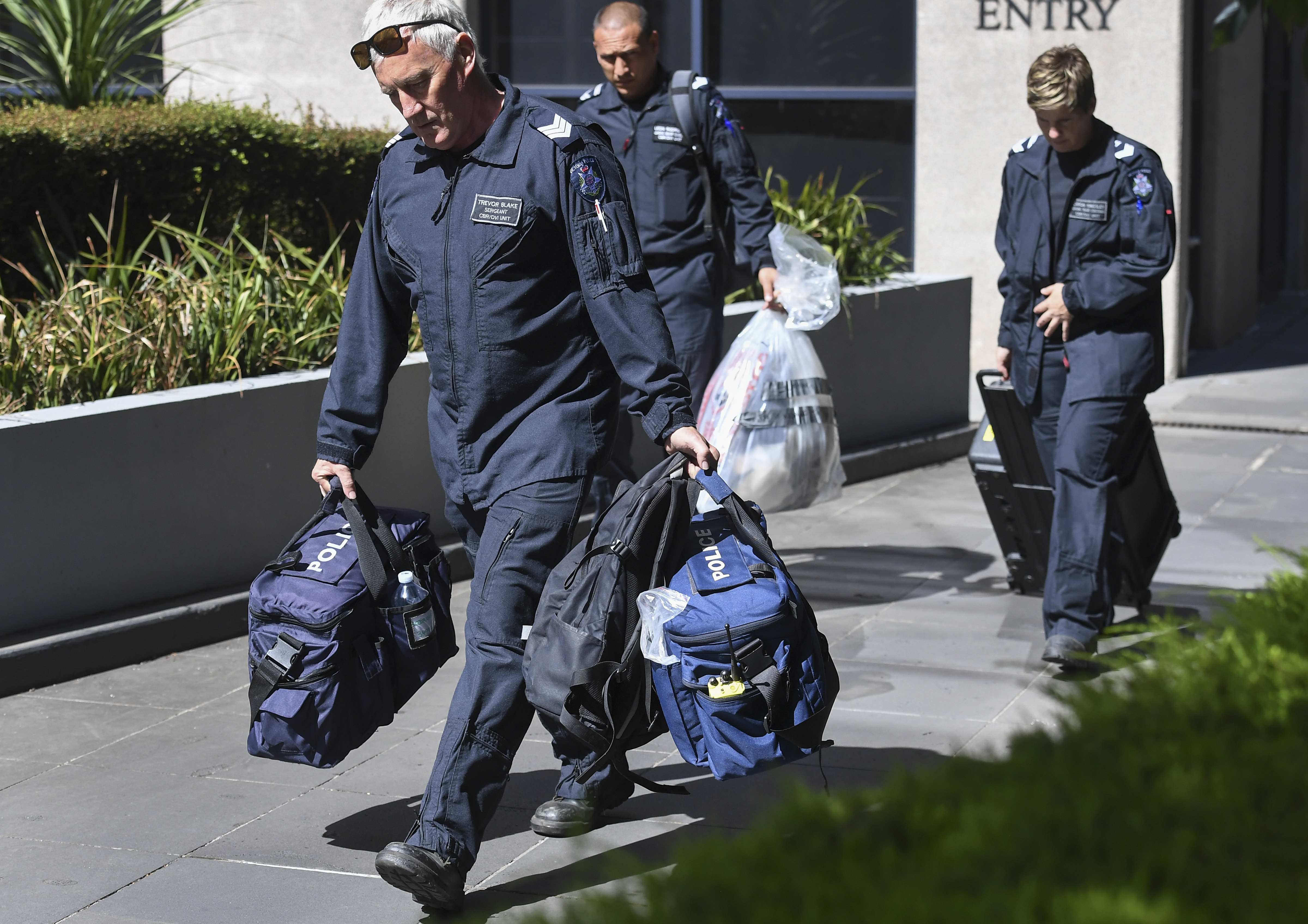 38 gyanús csomagot adott fel postán egy ausztrál férfi