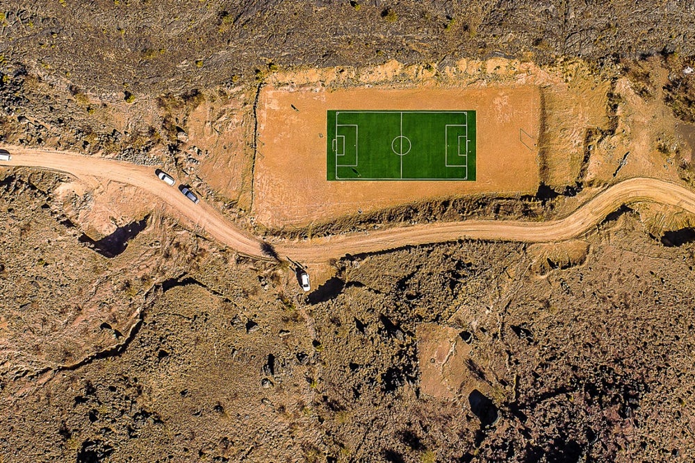 Hegyvidéki focipálya Ománban