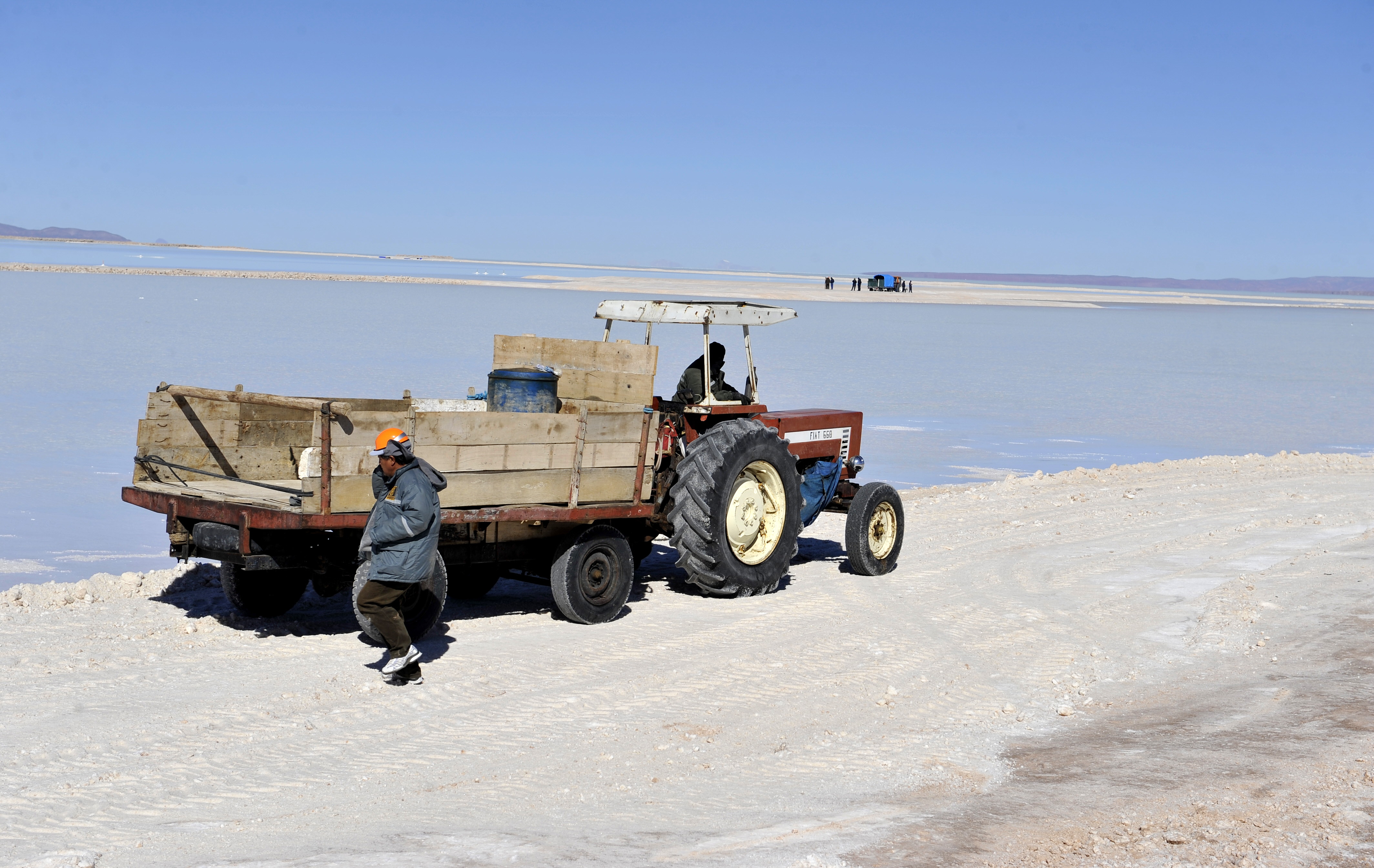 Ez még nem villannyal megy: lítiumot bányásznak Bolíviában