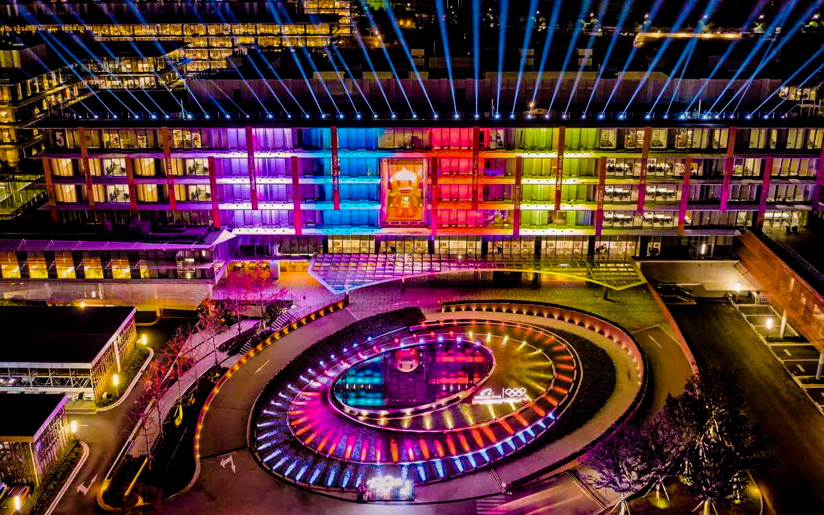 Az Alibaba Group csöcsiangi központja a 2018-as Tmall 11.11 Global Shopping Festival idején