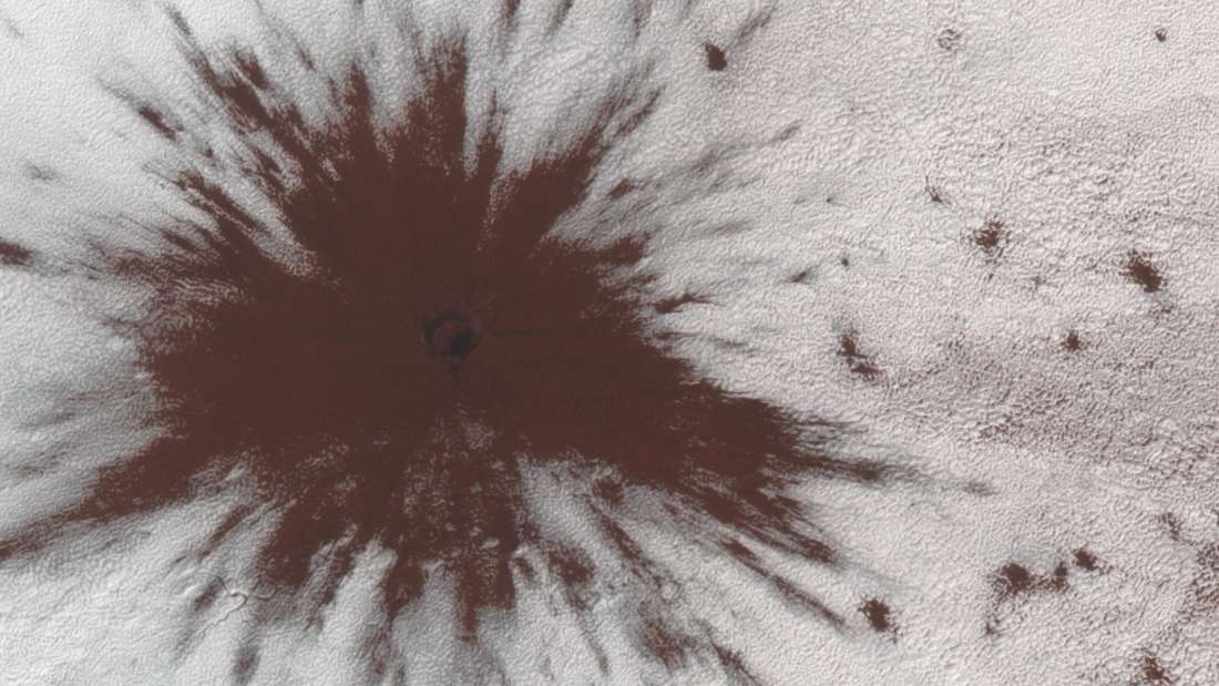Néhány hónapos krátert fedeztek fel a Marson