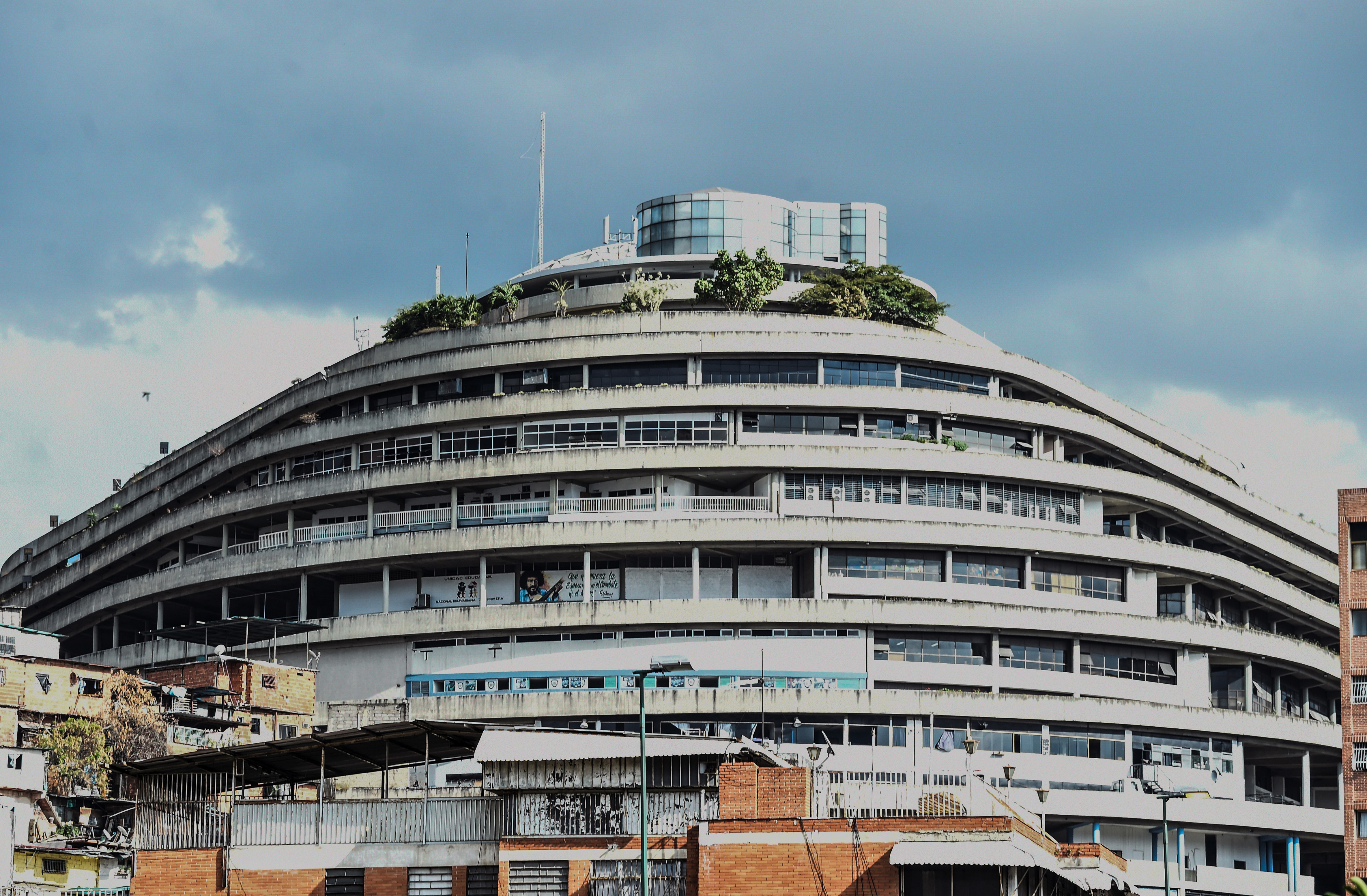 A venezuelai álomépület, amely szép lassan a világ legszörnyűbb kínzókamrájává vált
