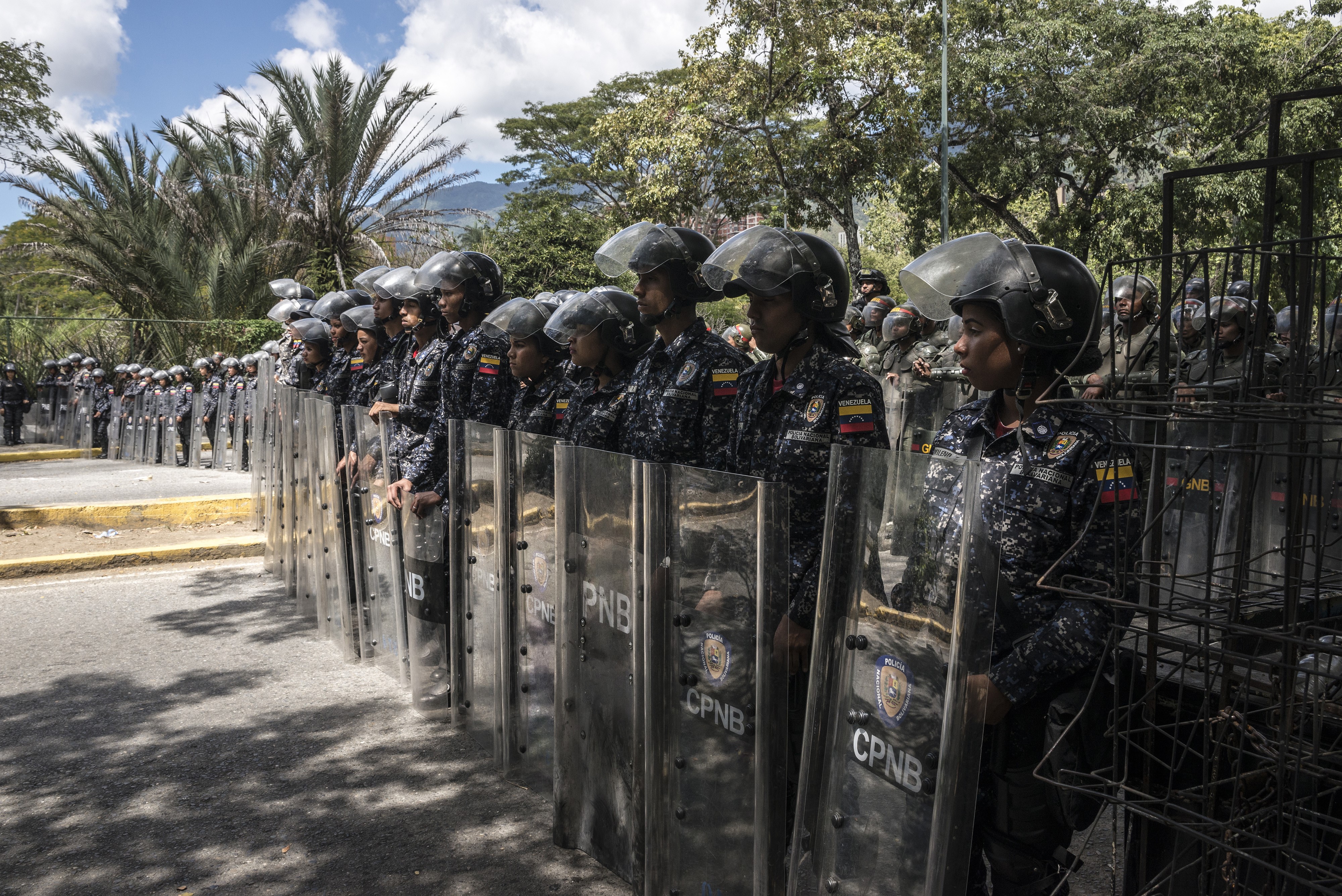 A Maduróhoz hű erők külföldi újságírókat tartóztattak le Venezuelában