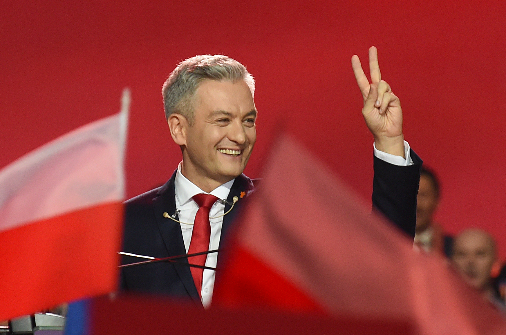Új pártot indít az első nyíltan meleg lengyel képviselő