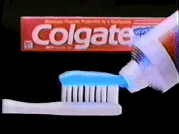 A Colgate szép csendben kivette a triklozánt a fogkrémből, a piac tiltástól tart