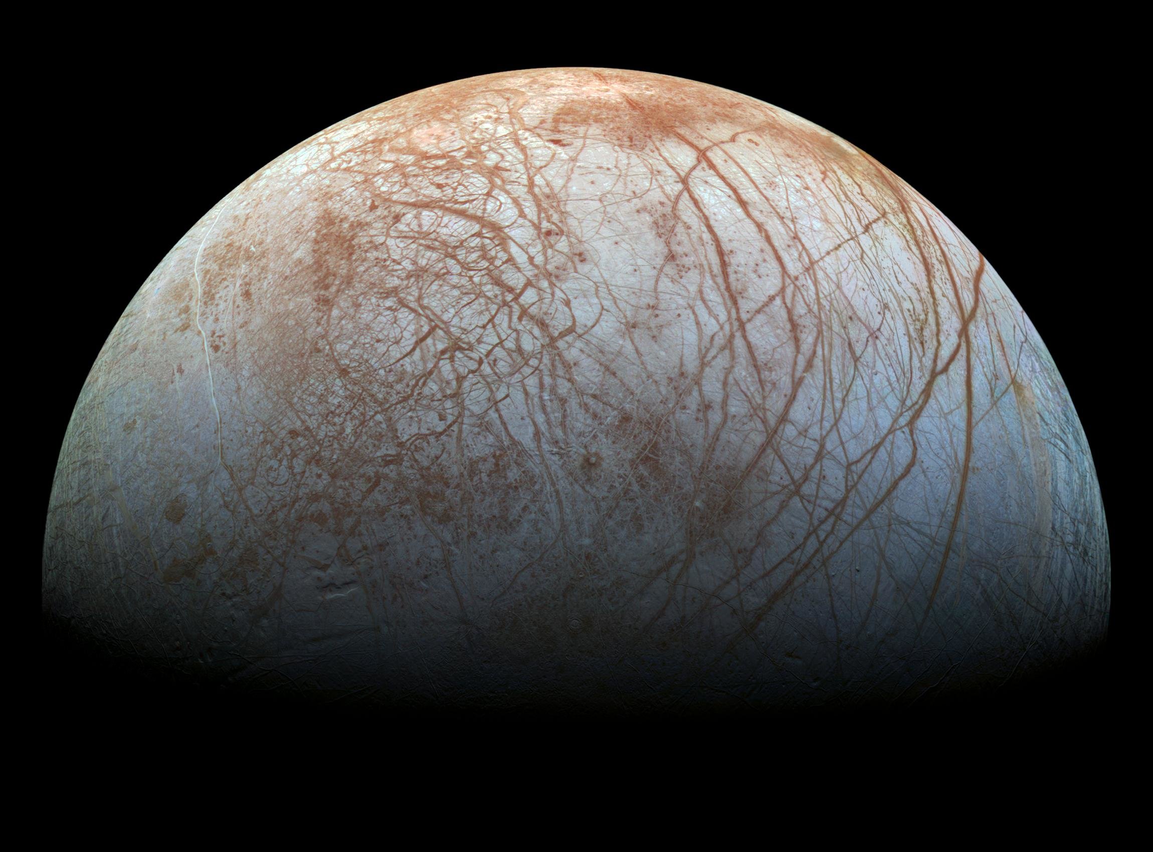 A Galileo-űrszonda felvételeinek segítségével készült kép a Jupiter Europa holdjáról. Forrás: NASA/JPL