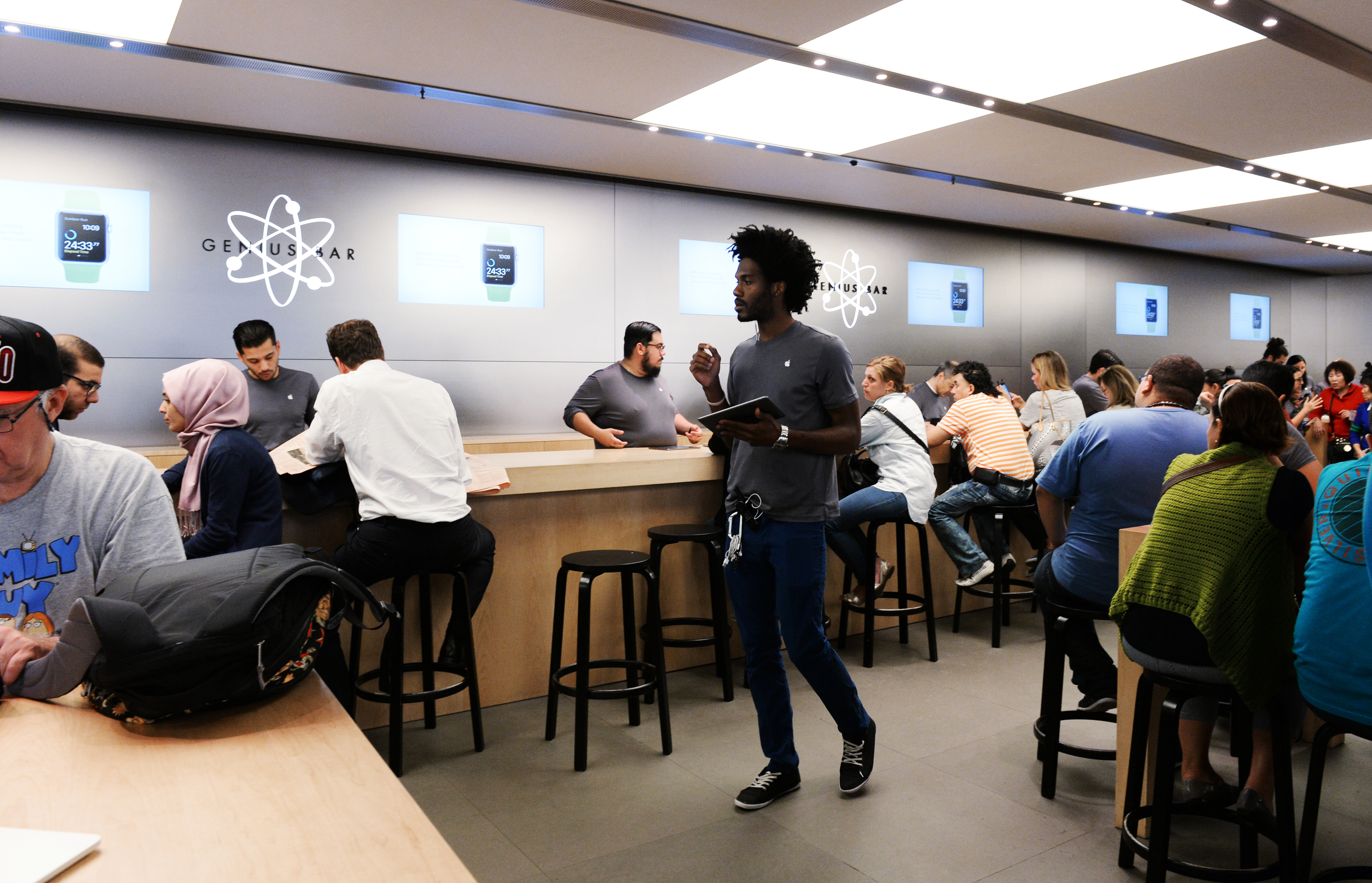 Csúcsra jár a Genius Bar az Apple New York-i üzletében az 5. sugárúton