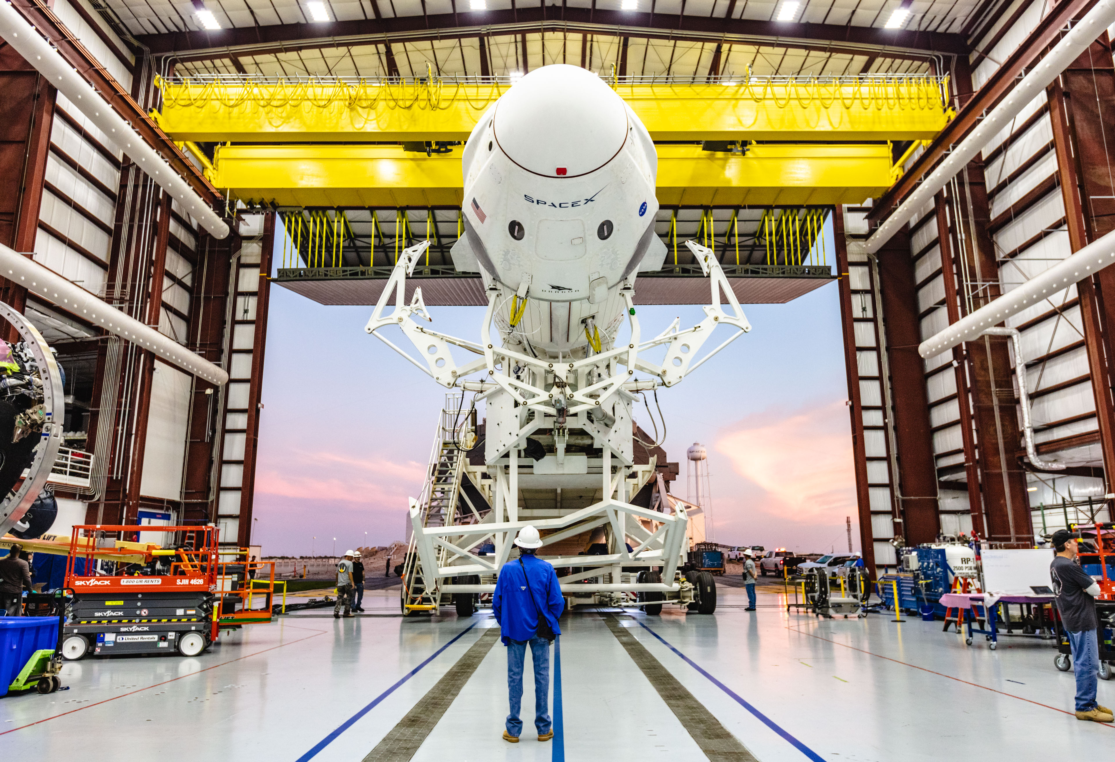 Júliusra tervezi az első emberes űrrepülését a SpaceX
