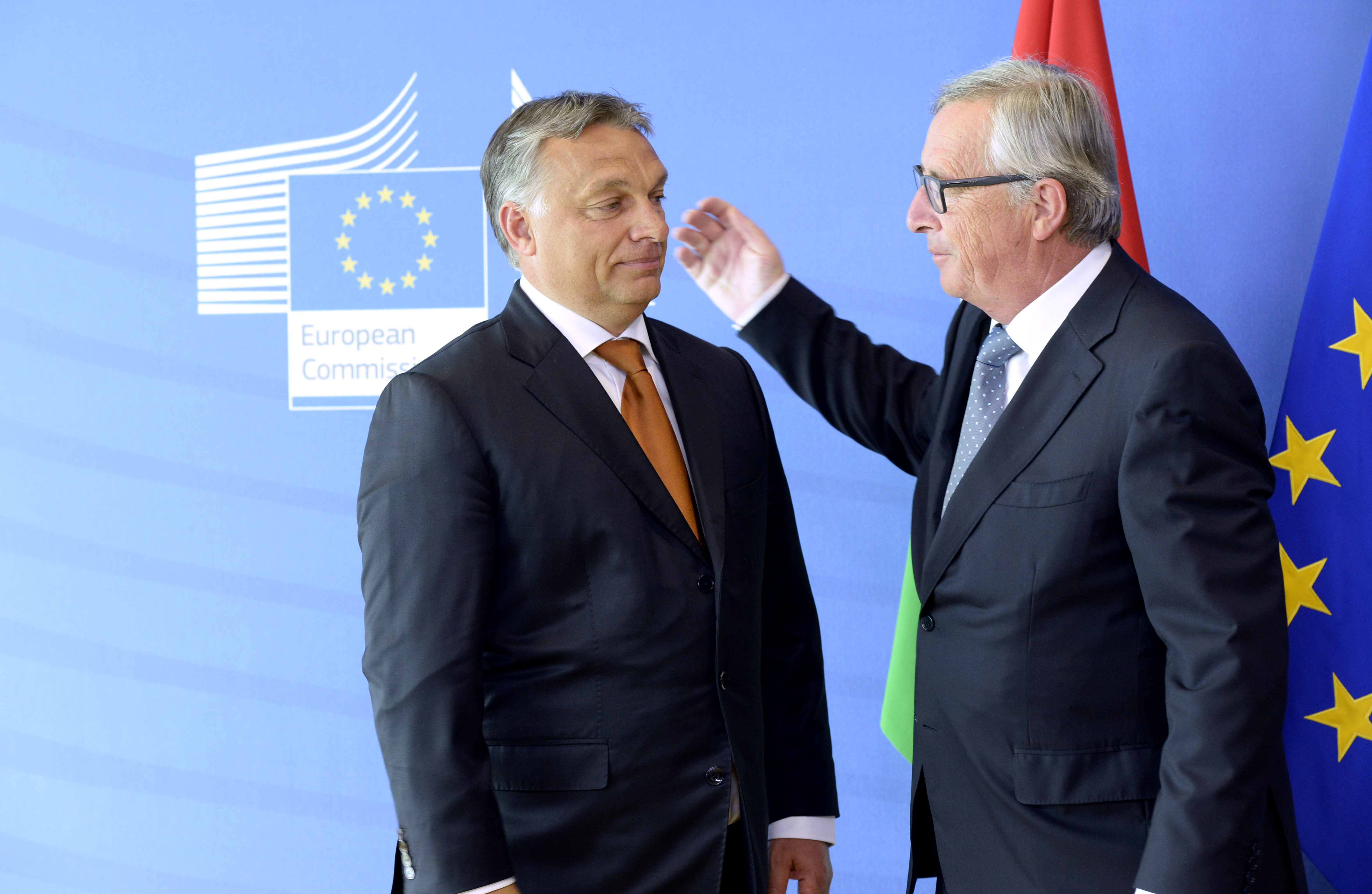 Ami sok, az sok - üzente Juncker a Fidesznek