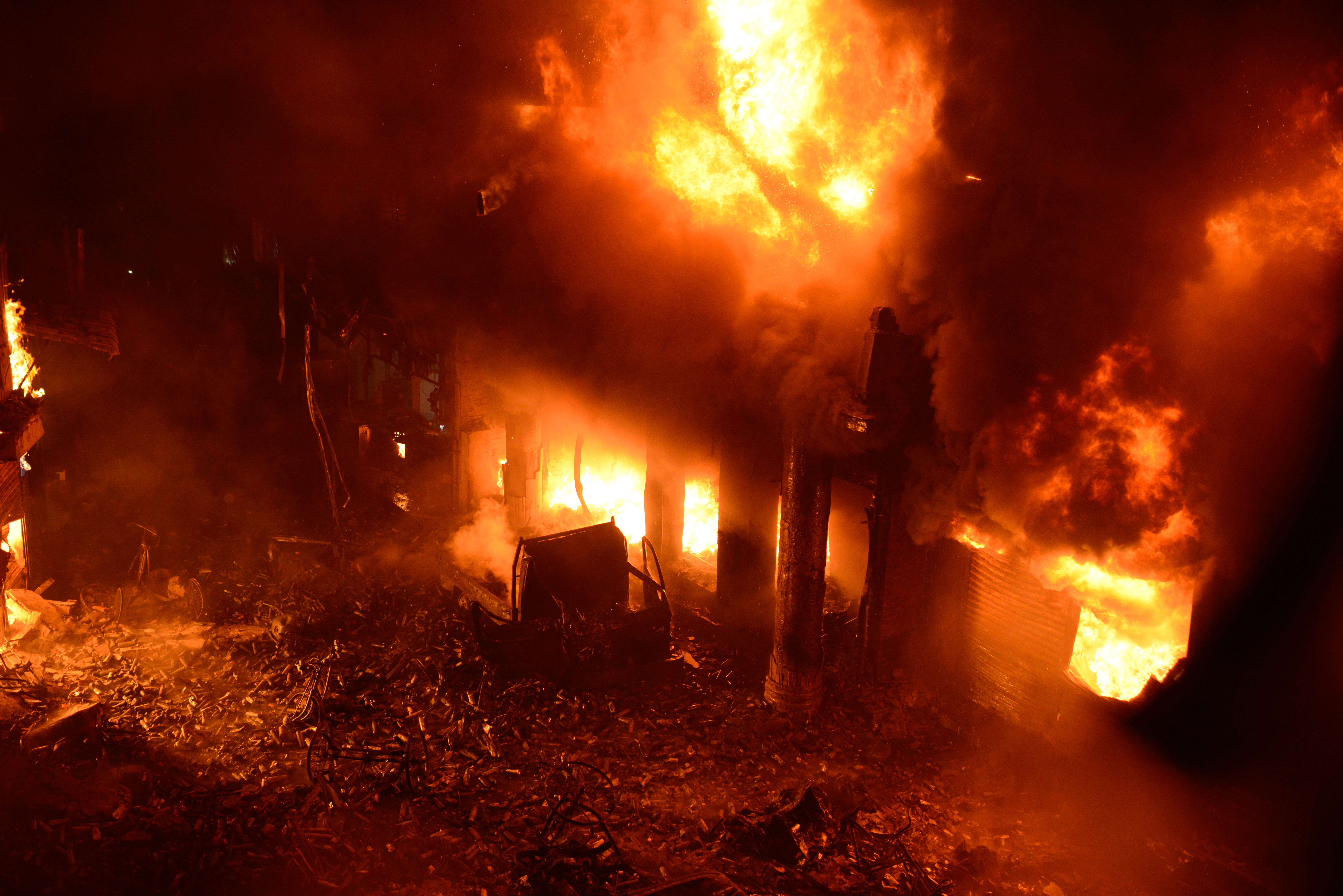 Tűzvész pusztított Banglades fővárosában, 56 halott