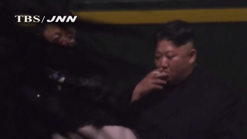 Dobott egy cigit Kim Dzsong Un a Vietnamba vezető vonatúton