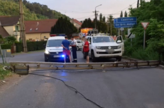 Végigzúzott egy utcát egy részeg sofőr Pécsen, mégis hazajutott