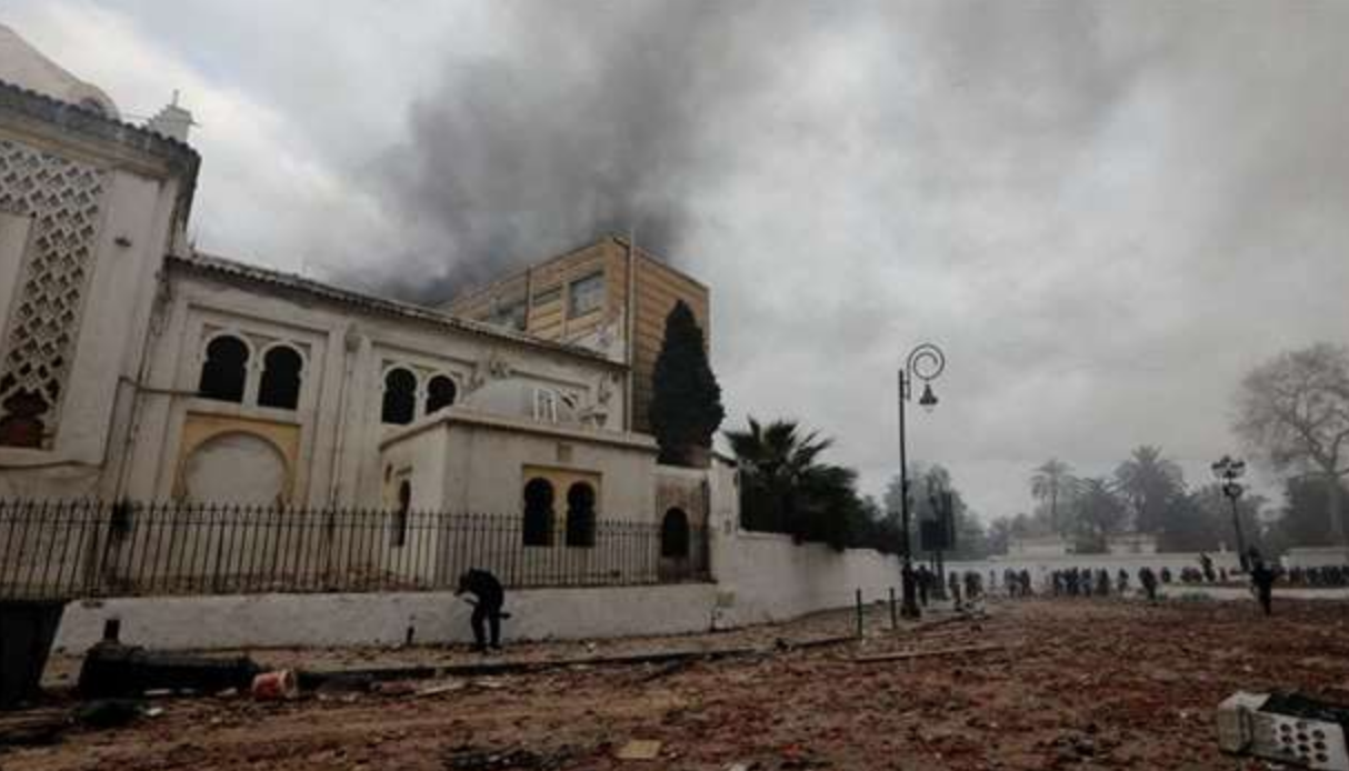 Kormányellenes tüntetők kifosztották és felgyújtották a legrégebbi múzeumot Algériában
