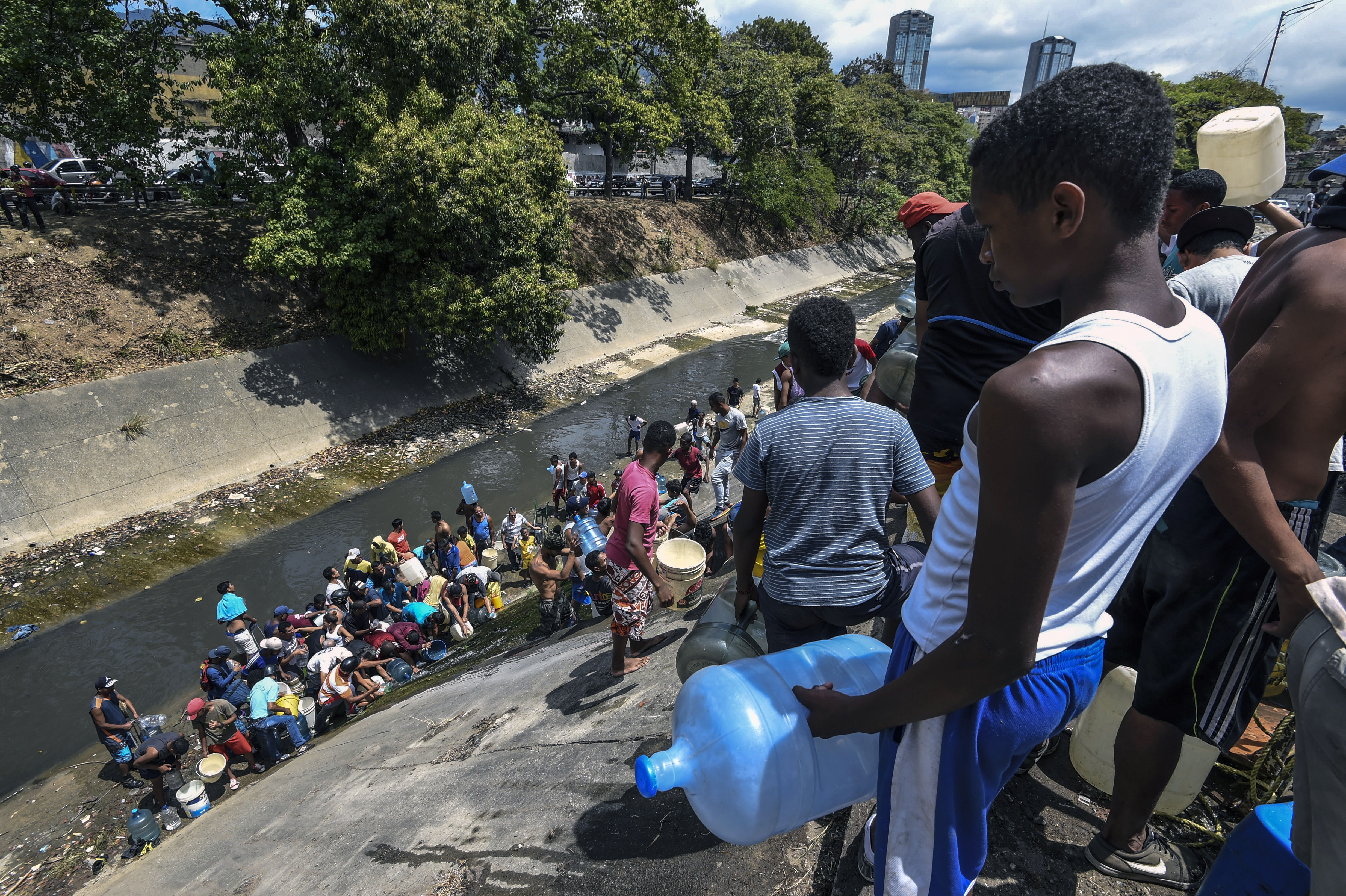 Hét hónap alatt egymillió venezuelai menekült el hazájából