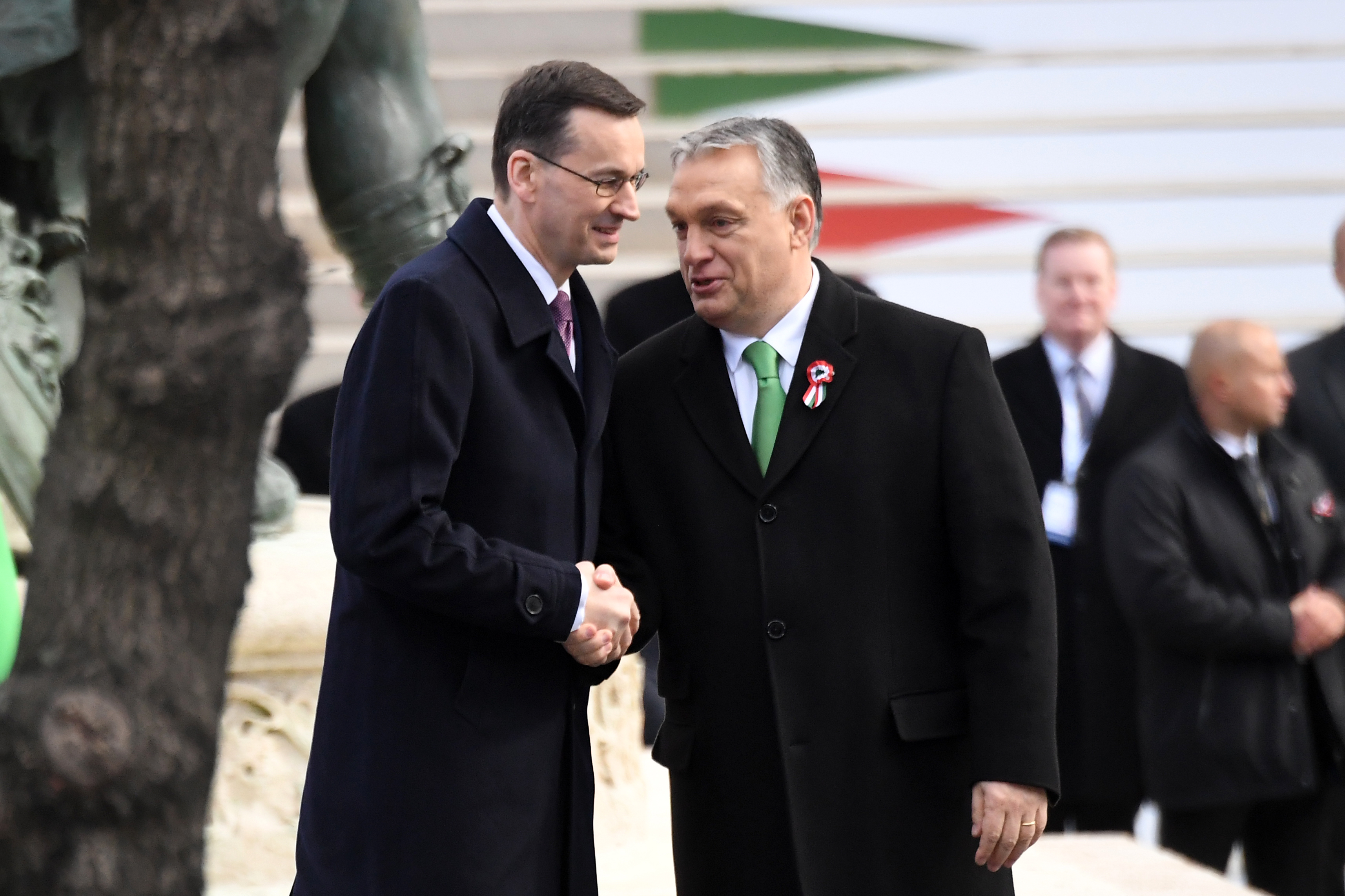 Morawiecki és Orbán blokkolnak.