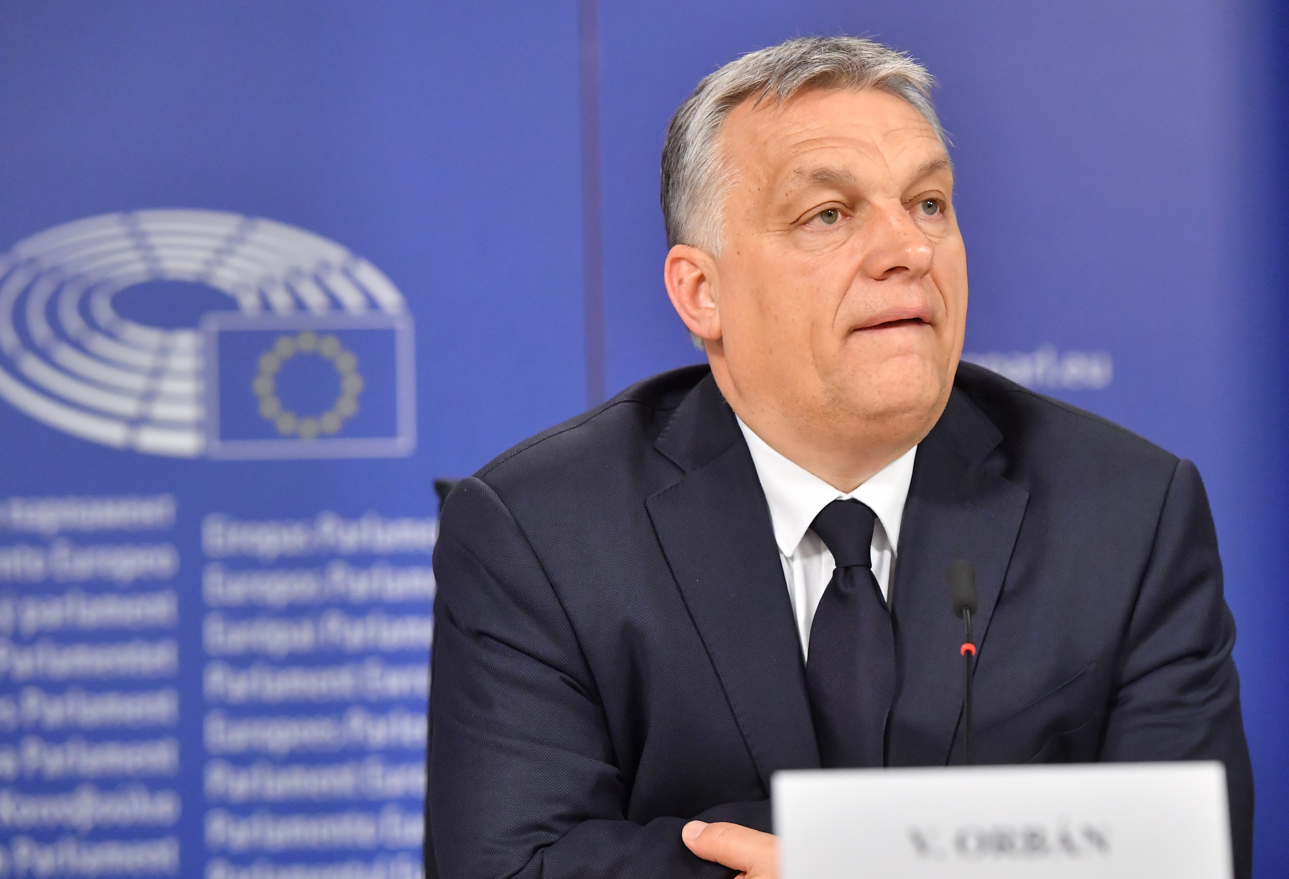 Hangosan kiröhögték Orbánt a brüsszeli sajtótájékoztatóján