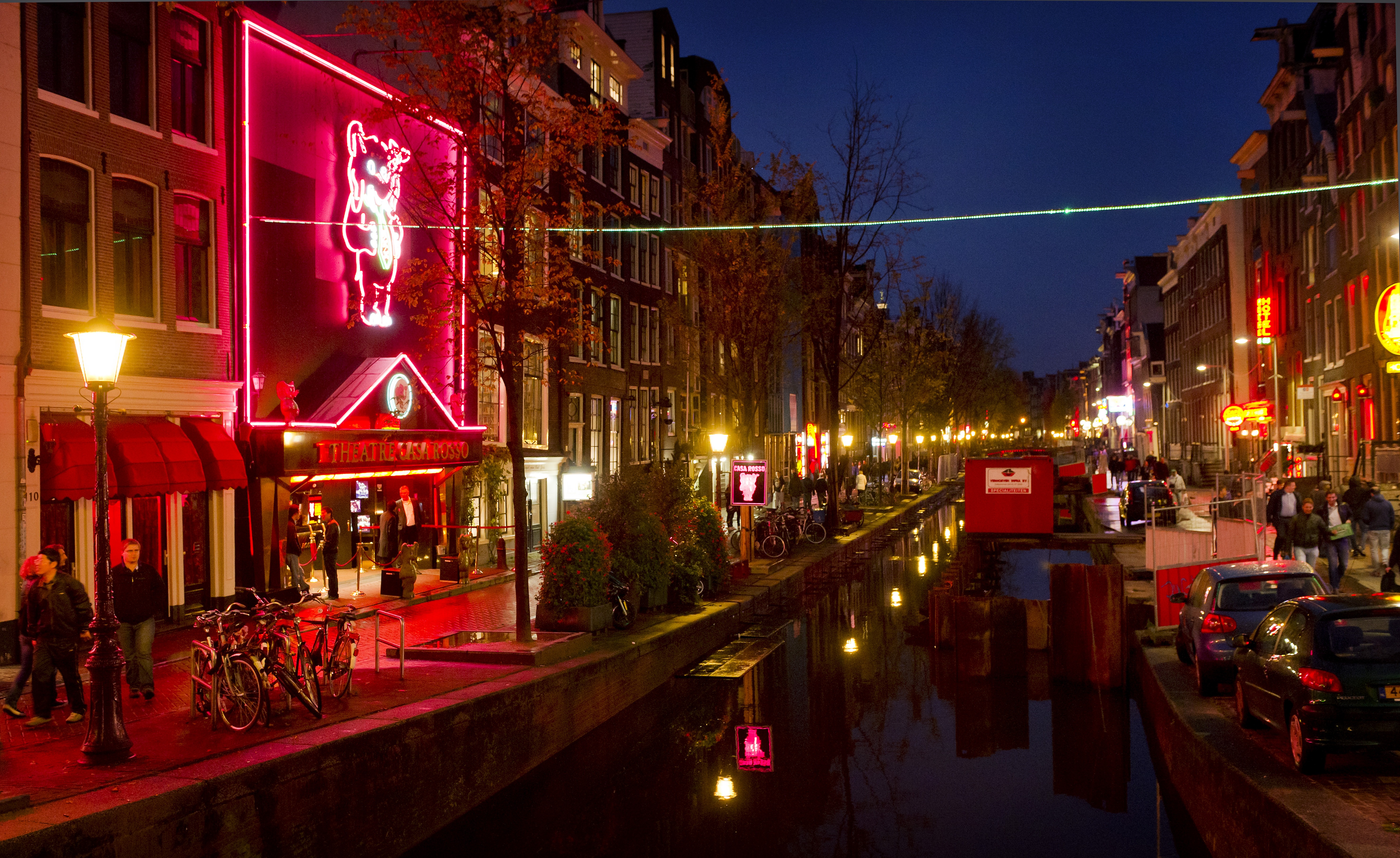 Amszterdamban betiltanák a városnéző túrákat a vöröslámpás negyedben