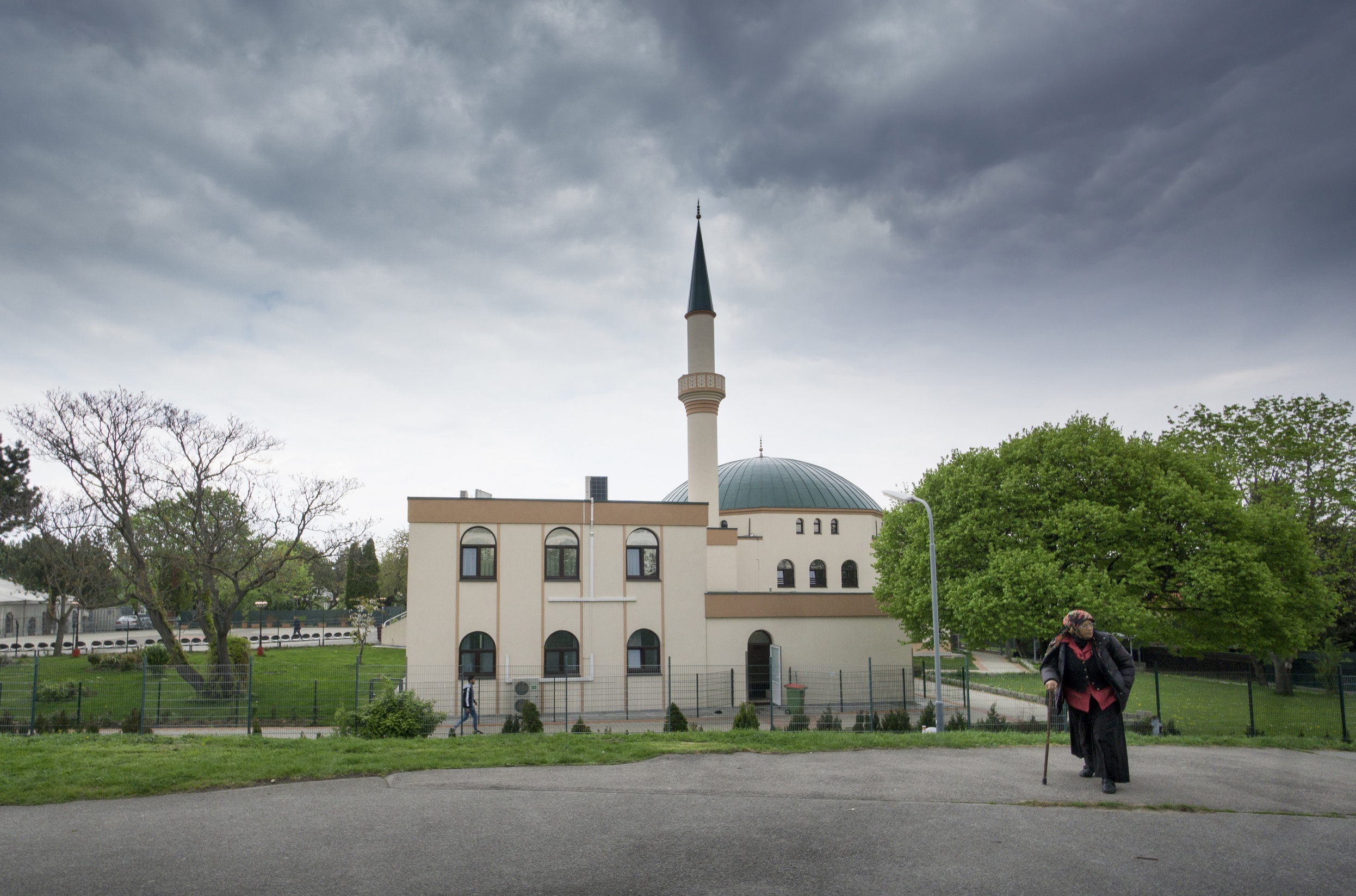 Bezárták a bécsi mecsetet, ahová a hétfői merénylet elkövetője is rendszeresen imádkozni járt