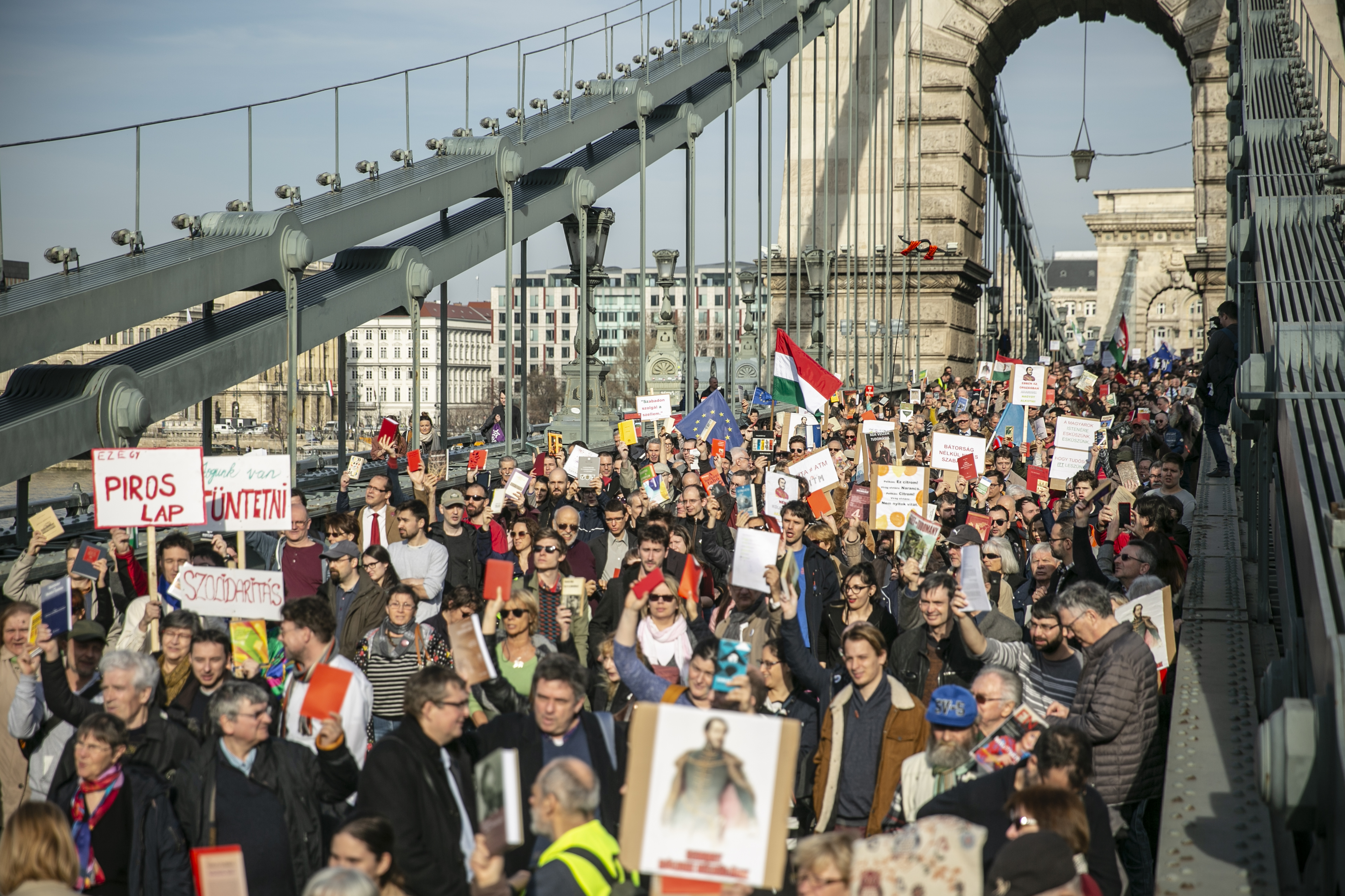 „Mi marad az MTA-ból a kutatói nélkül?” - újra tüntettek a kormányzati letámadás ellen
