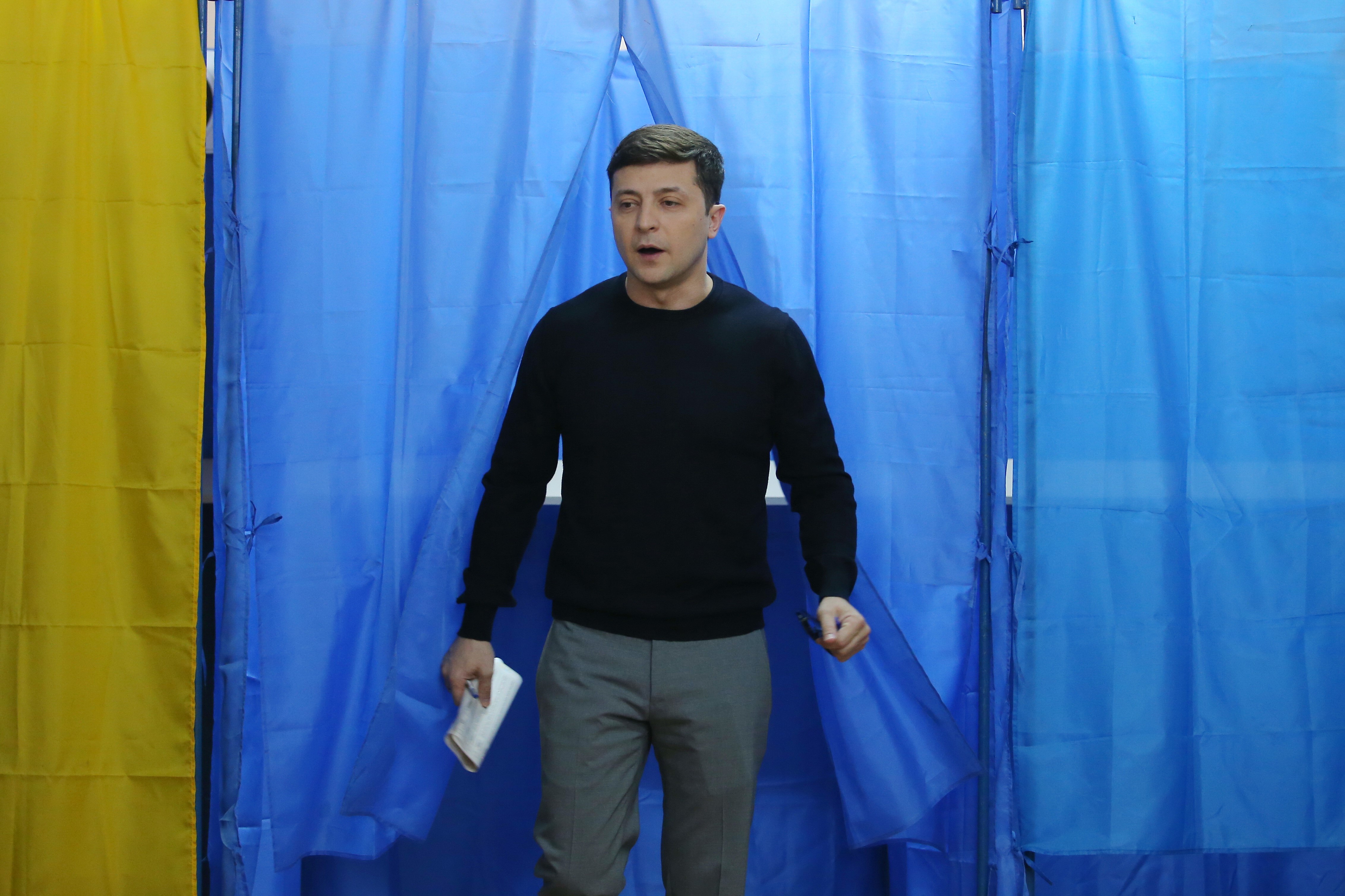 A humoristából lett politikus, Zelenszklj eddig közel kétszer annyi szavazatot kapott, mint Porosenko