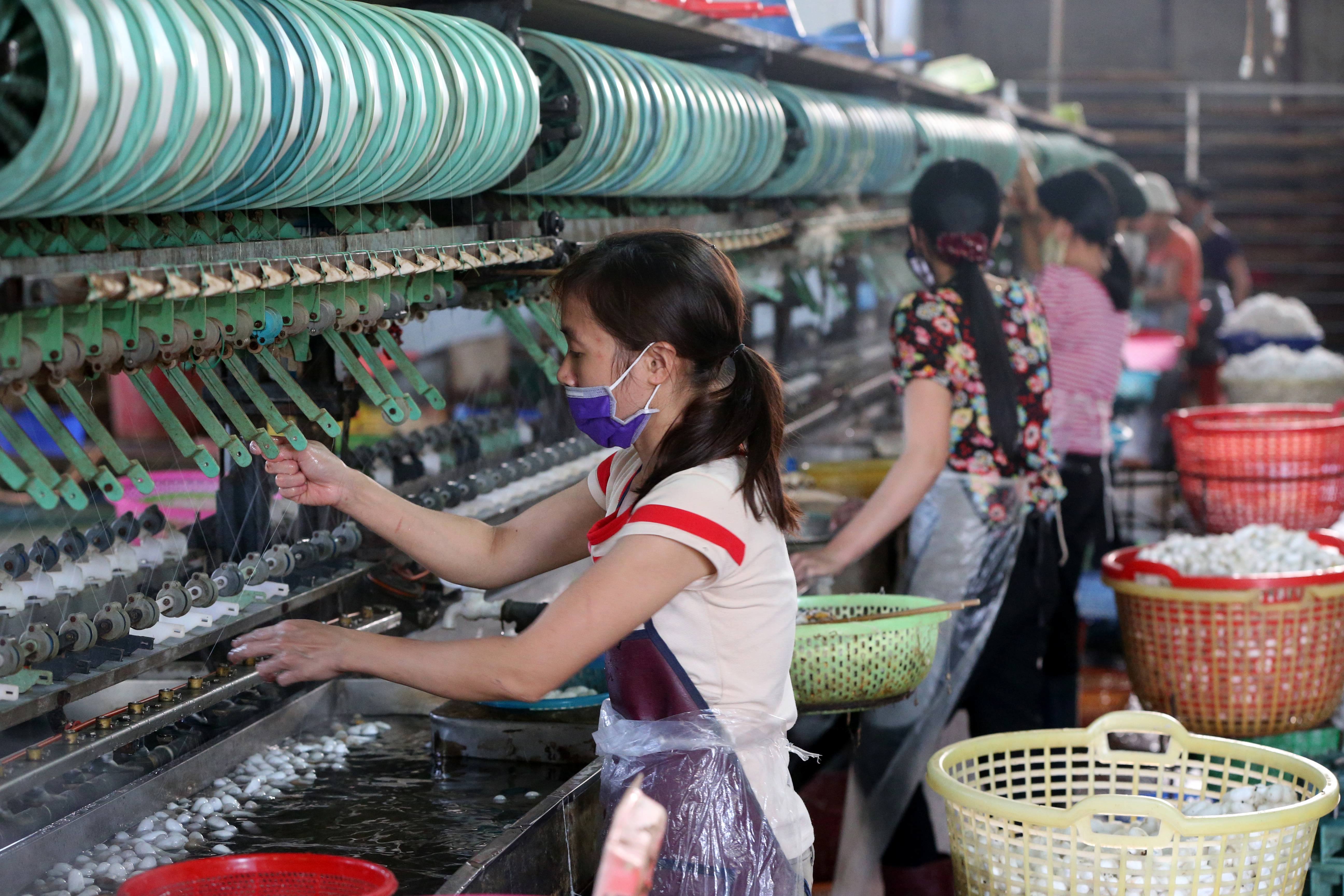 Szexuálisan bántalmazzák a nőket a vietnami ruhagyárakban