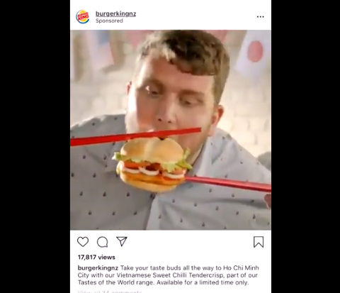 A Burger King törölt egy új reklámot, amiben fehér emberek gigantikus evőpálcákkal próbálnak szájukba tömni egy hamburgert